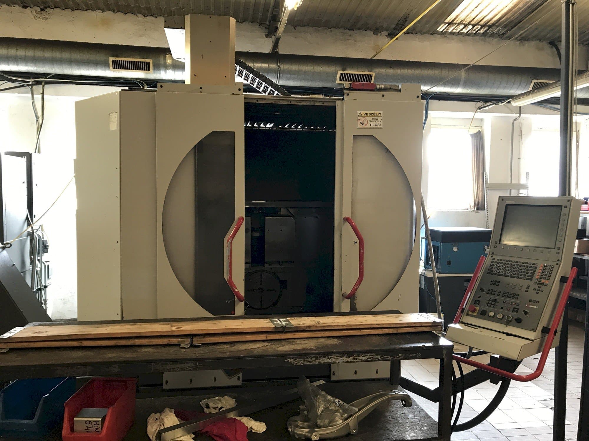 Vista Frontal  da HERMLE B 300 U  máquina