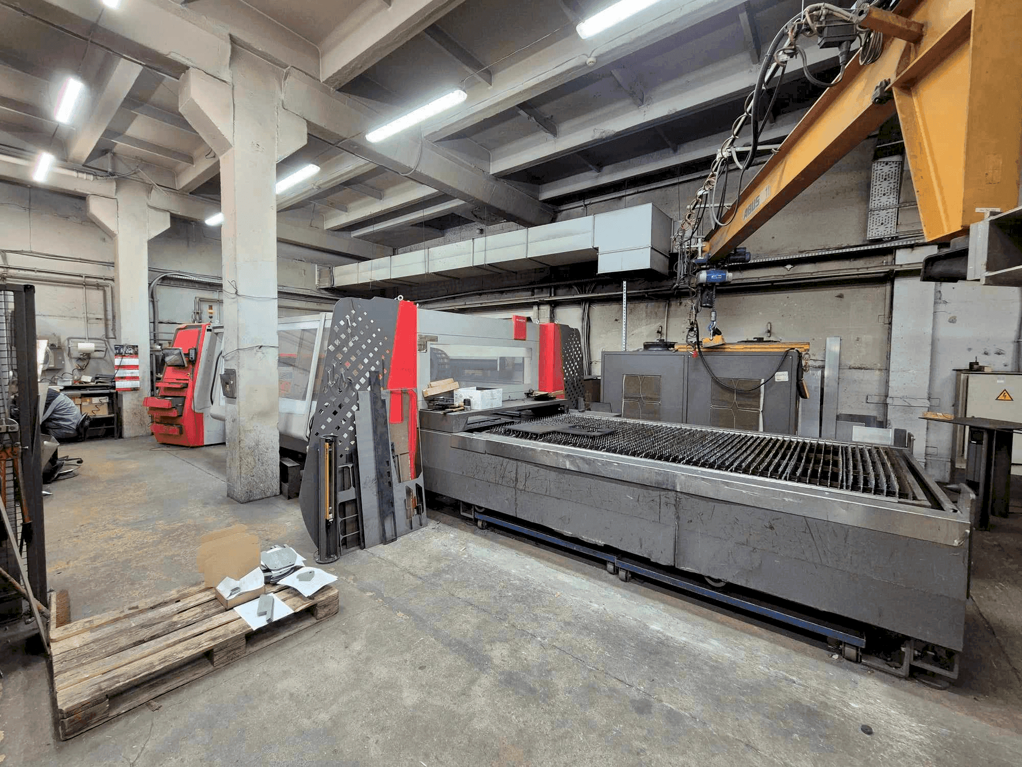 Vista Frontal  da Bystronic BYSTRONIC ByAutonom 3015 (2014)  máquina