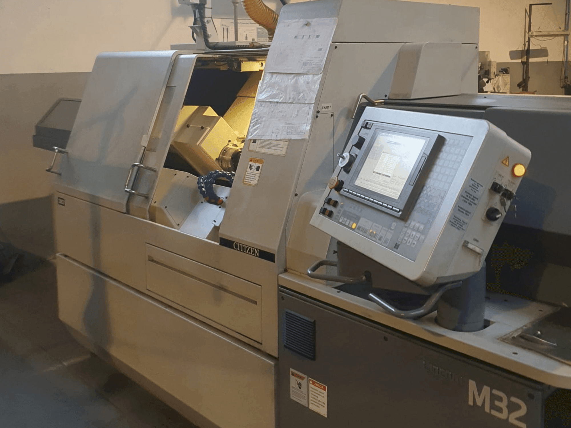 Vista Frontal  da Citizen M32  máquina