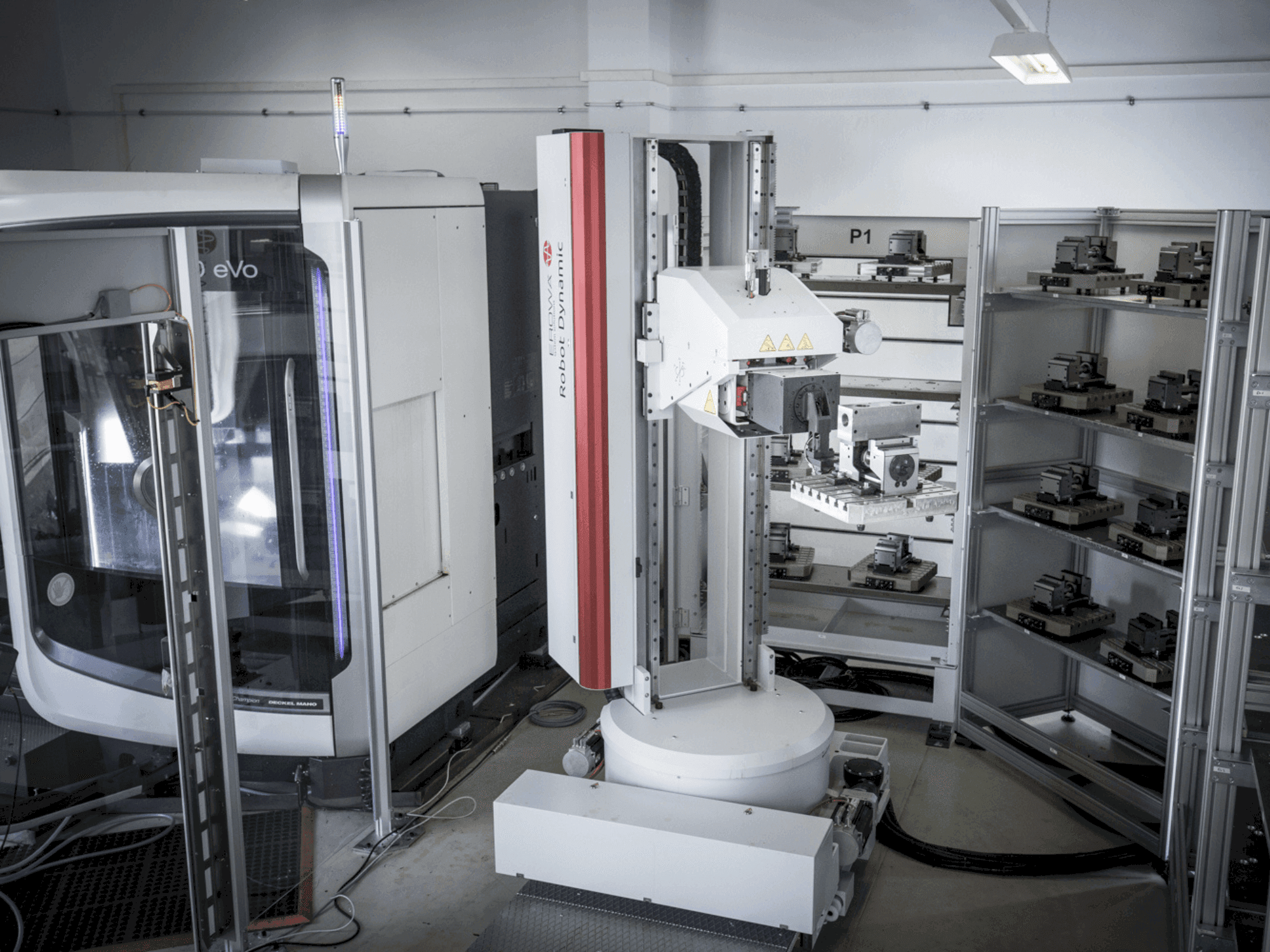 Vista Frontal  da DMG MORI DMU 60 EVO  máquina