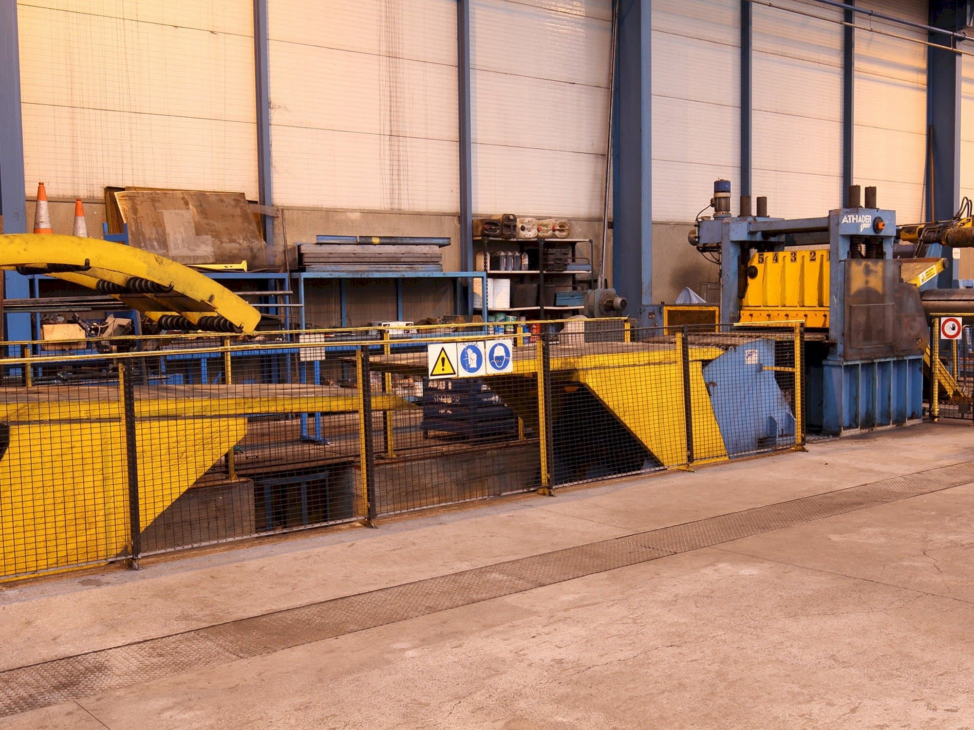 Vista Frontal  da ATHADER J21  máquina