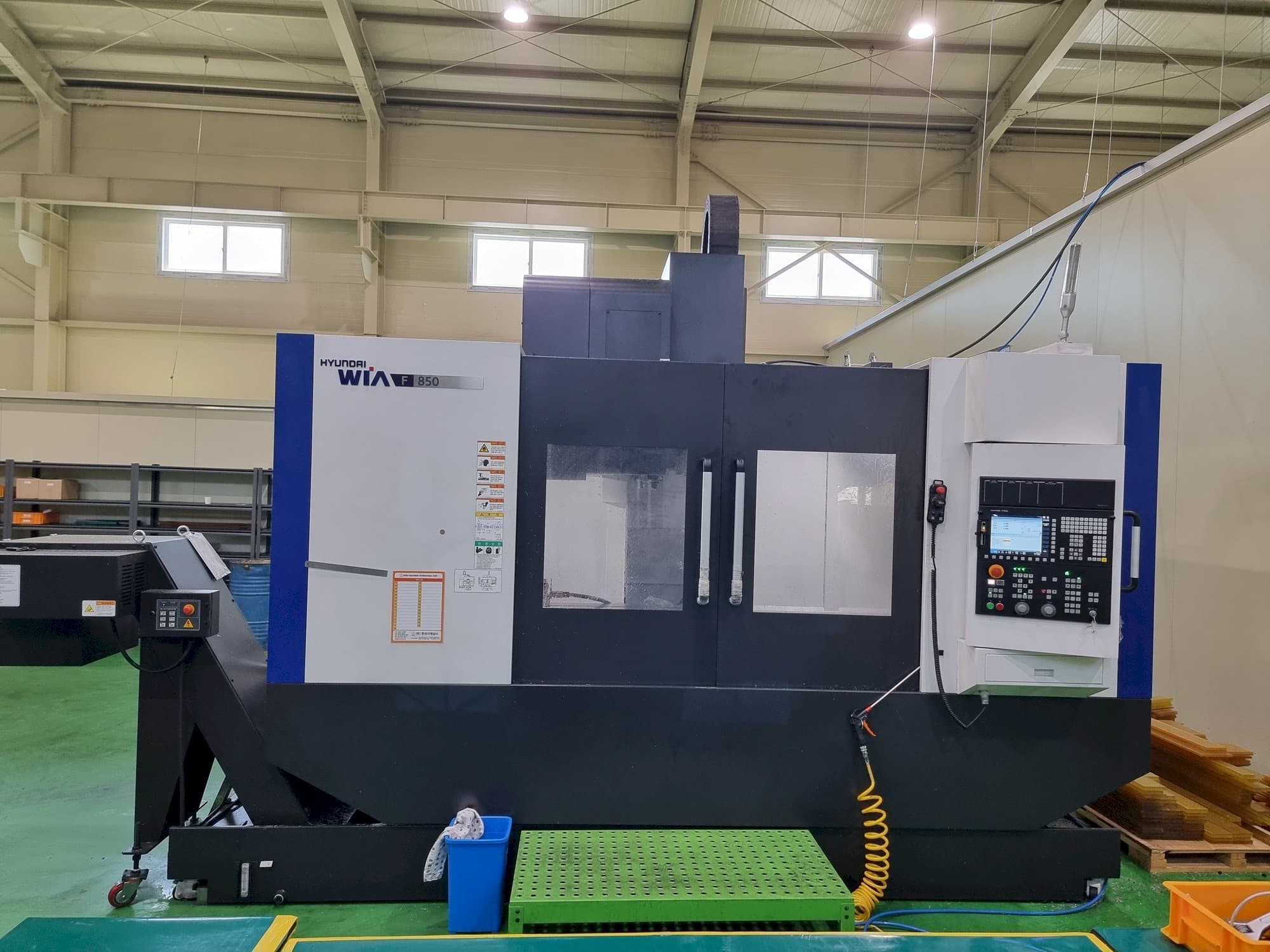 Vista Frontal  da Hyundai Wia F850  máquina