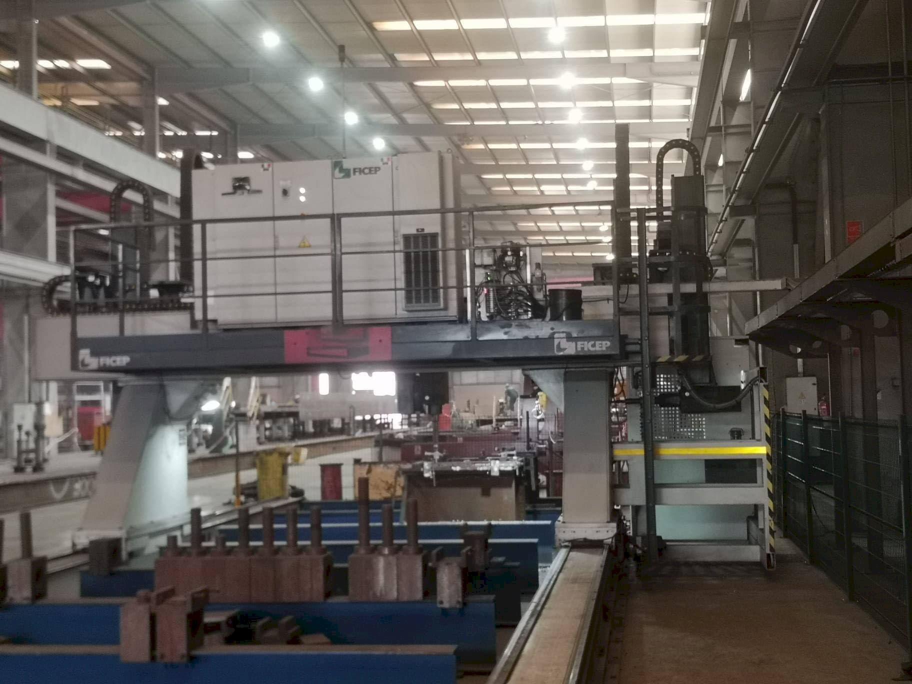 Vista Frontal  da FICEP 3003/12 GDD  máquina