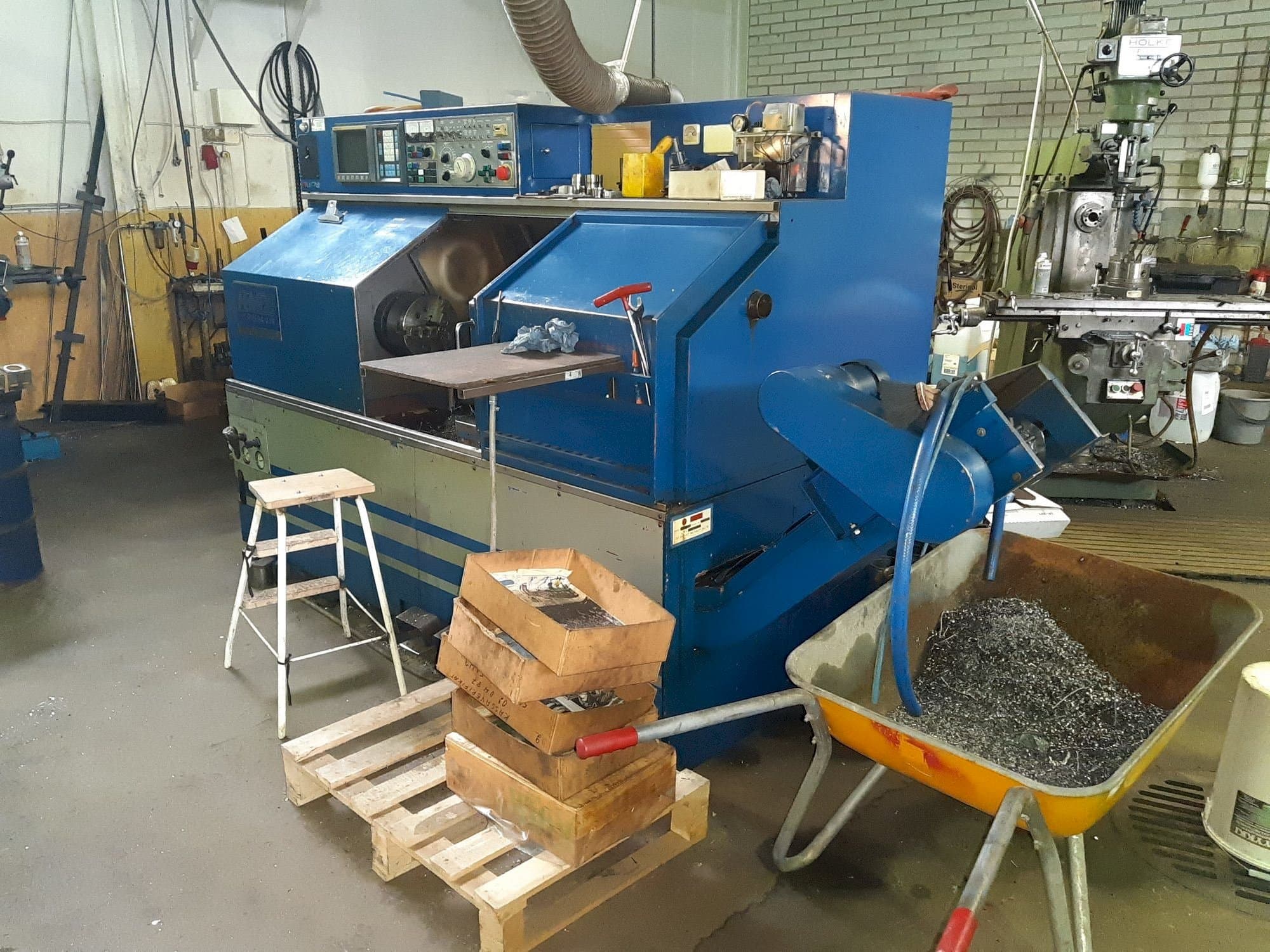 Vista Frontal  da FEMCO Durga 25E  máquina