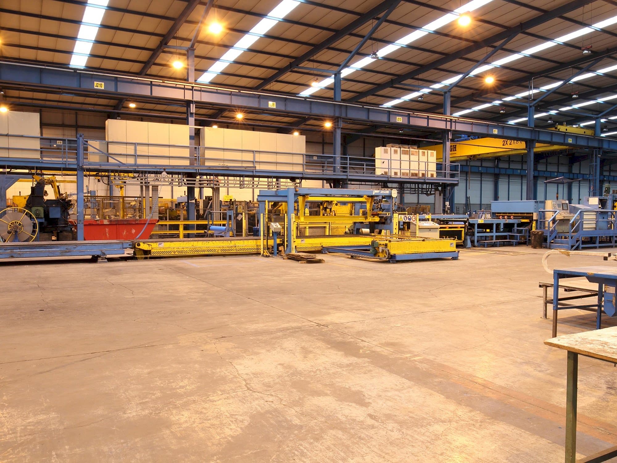 Vista Frontal  da ATHADER J23  máquina