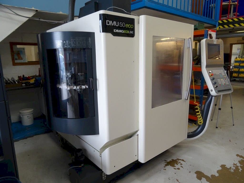 Vista Frontal  da DECKEL MAHO DMU 50Eco  máquina