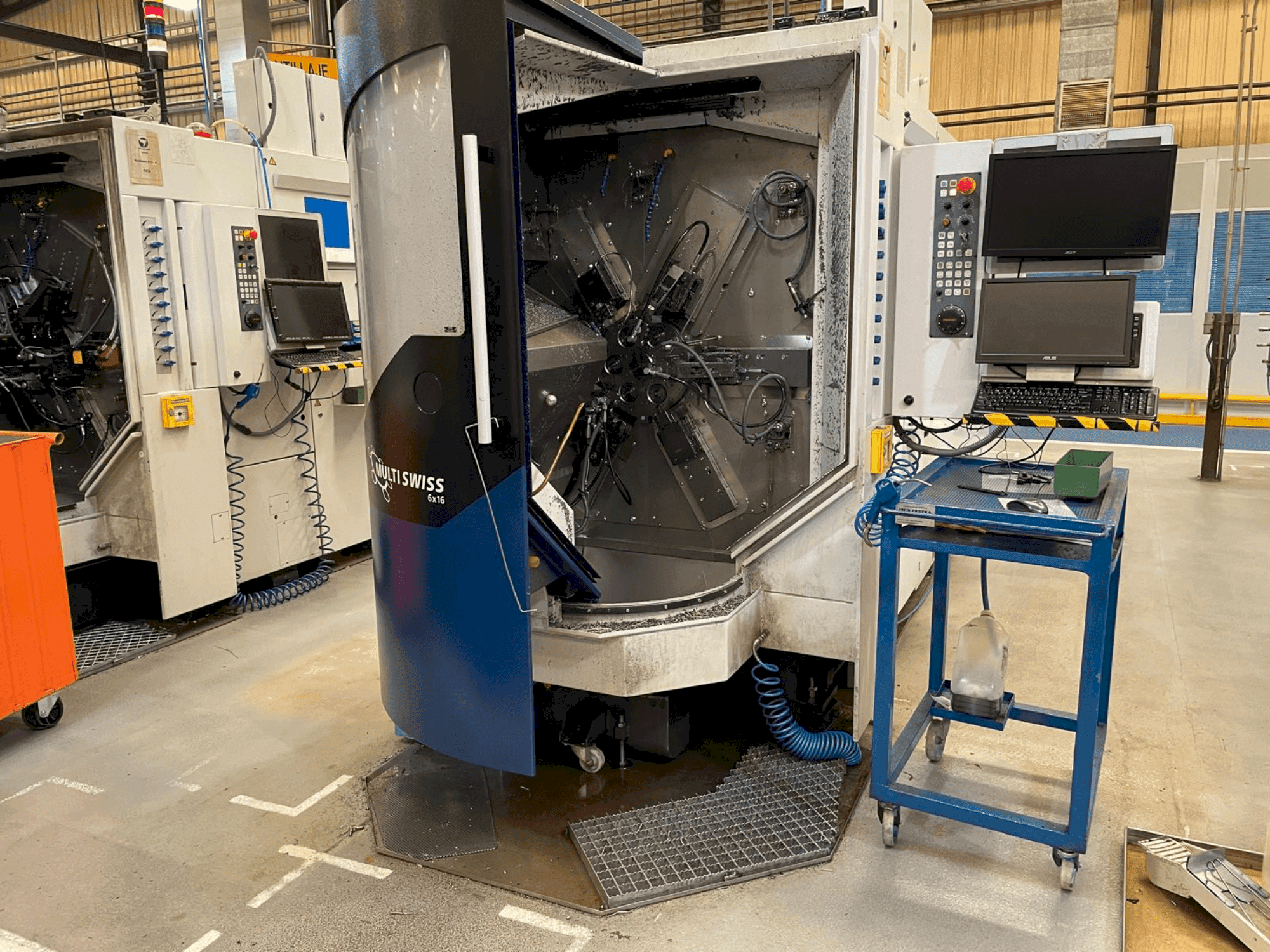 Vista Frontal  da TORNOS MultiSwiss 6x16  máquina