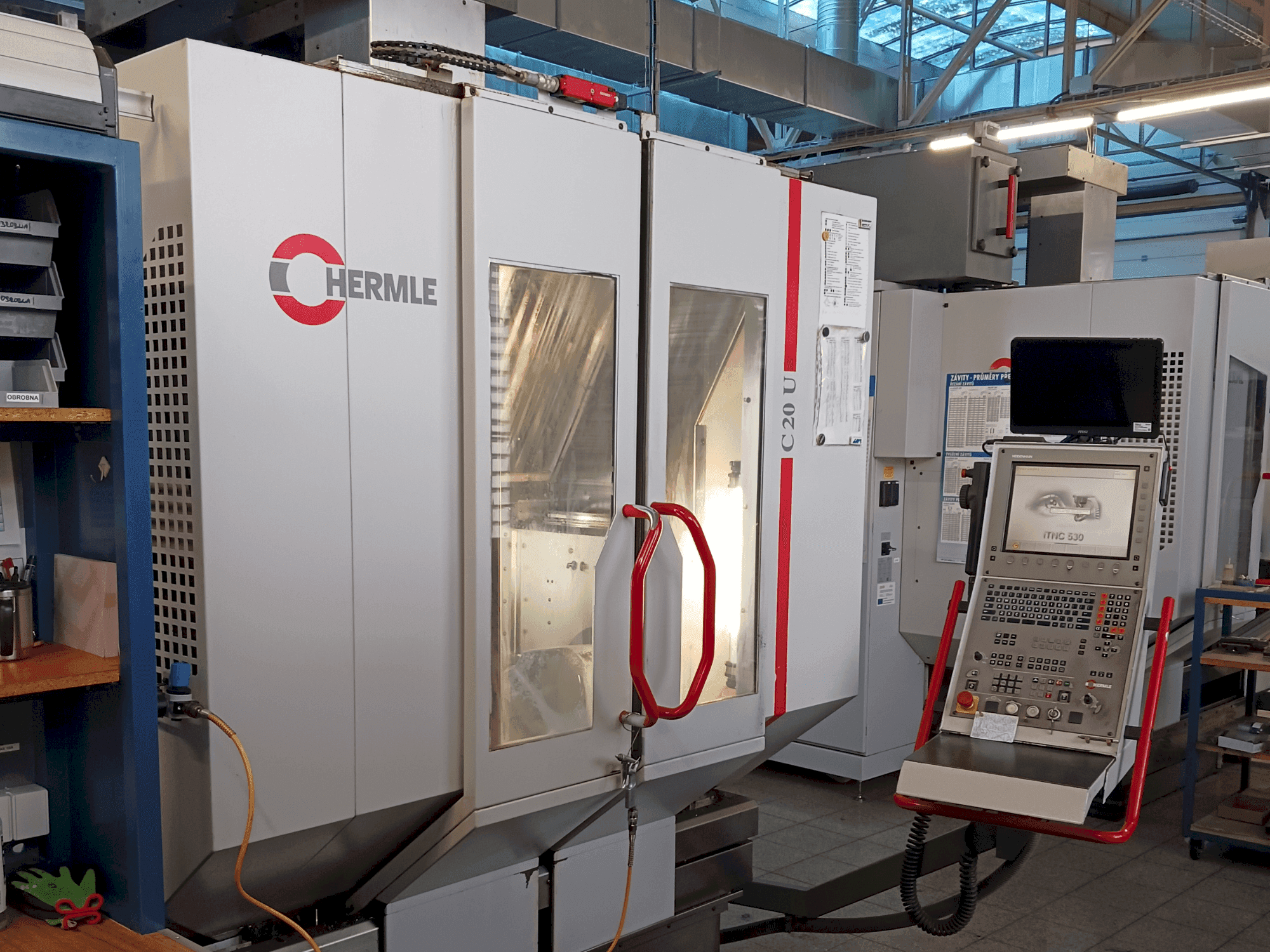 Vista Frontal  da HERMLE C20U  máquina