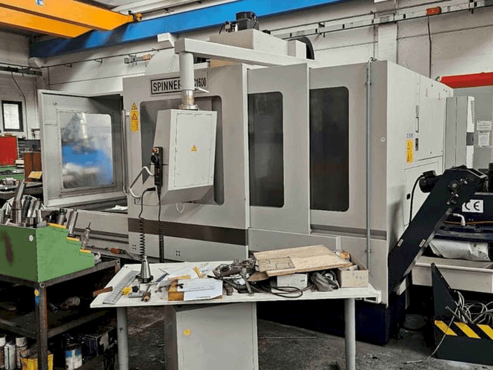 Vista Frontal  da SPINNER MVC 1600-N  máquina