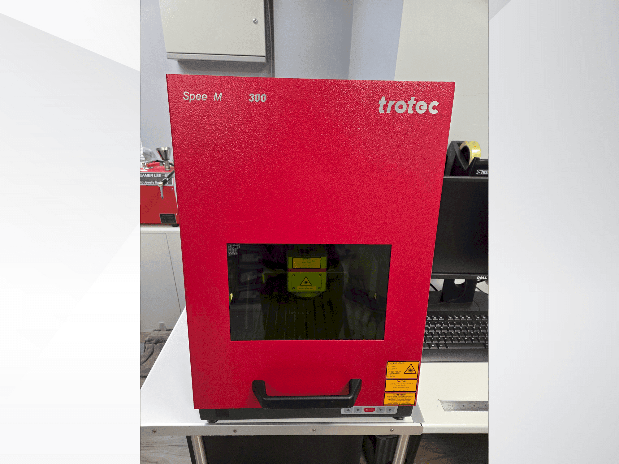 Vista Frontal  da Trotec Speed marker 300  máquina