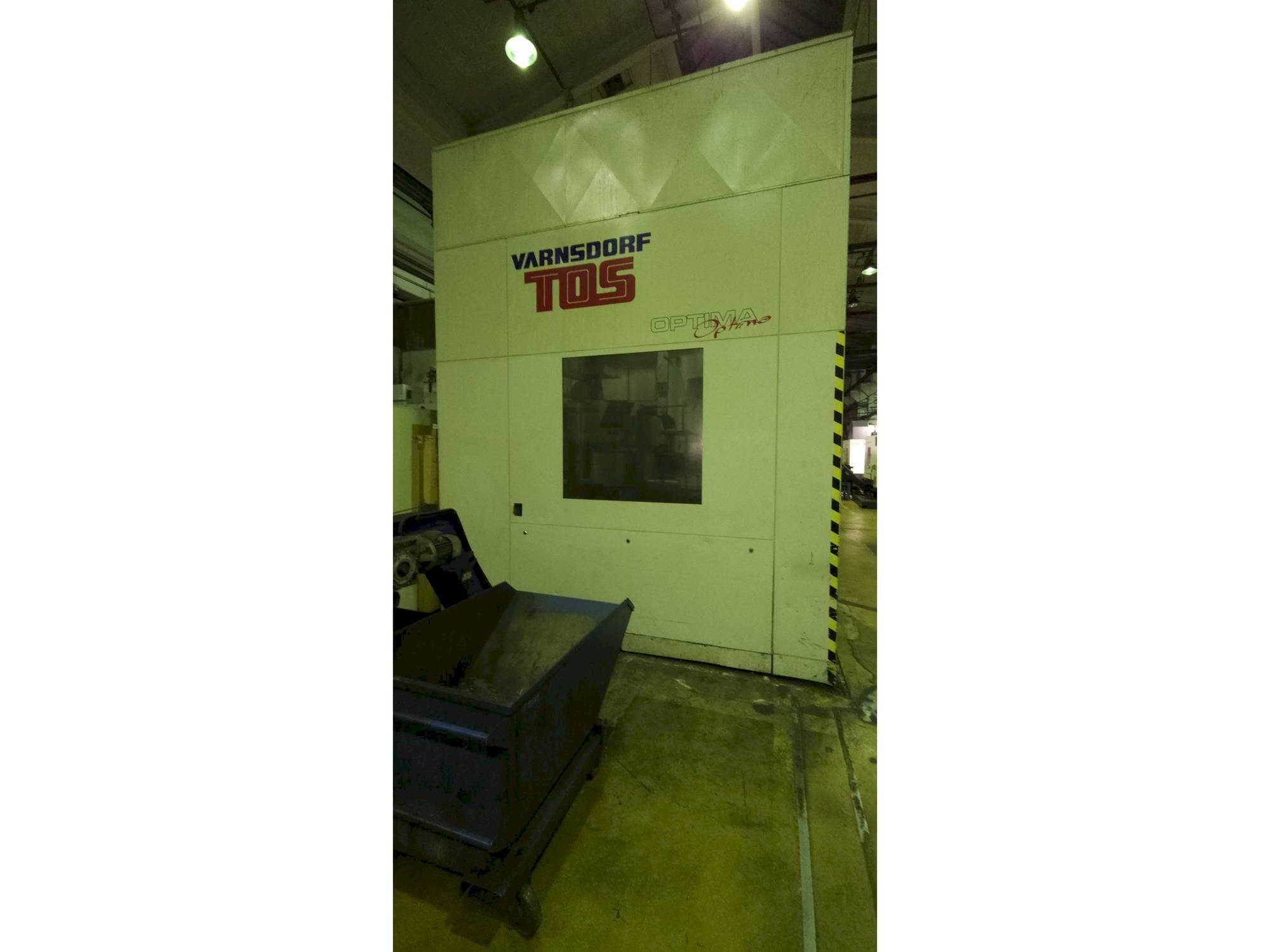 Vista Frontal  da TOS Optima  máquina