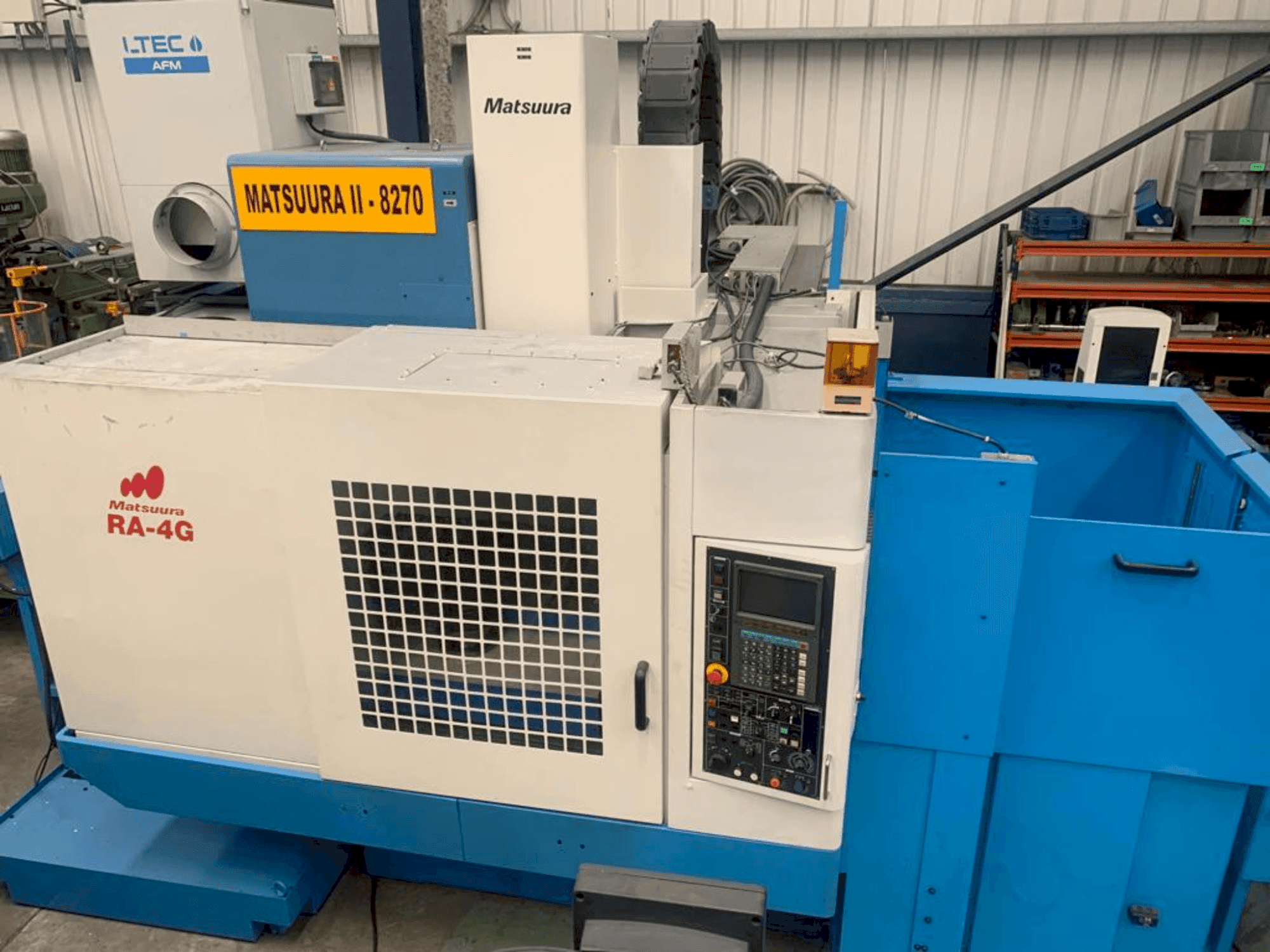 Vista Frontal  da Matsuura RA-4G  máquina