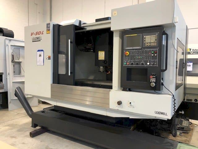 Vista Frontal  da Leadwell V50L  máquina