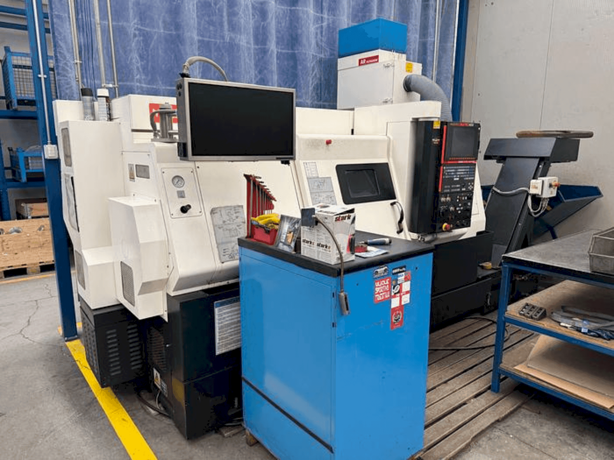 Vista Frontal  da Mazak QTN 250 M X 1000  máquina