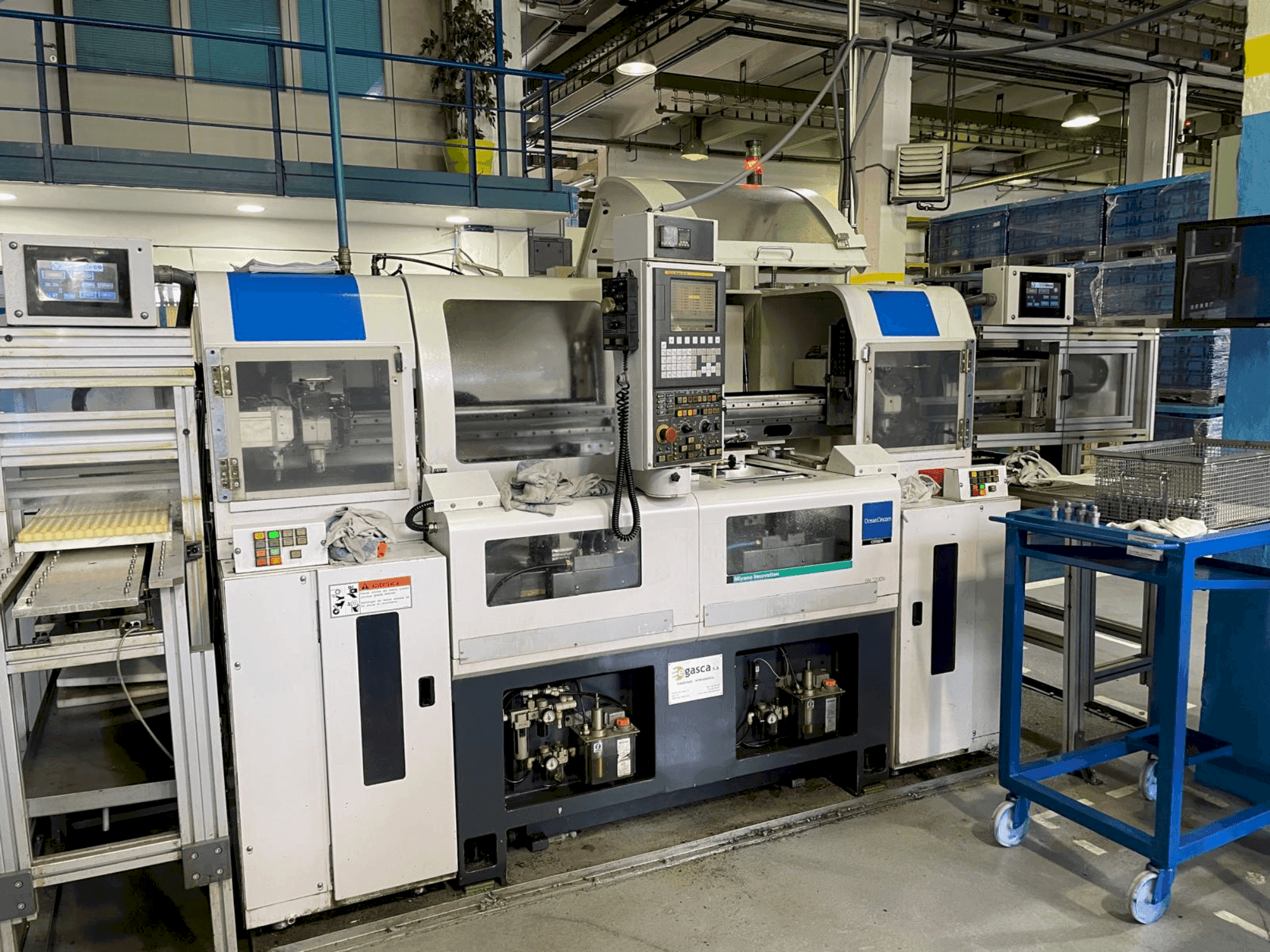 Vista Frontal  da Miyano GN-3200W  máquina