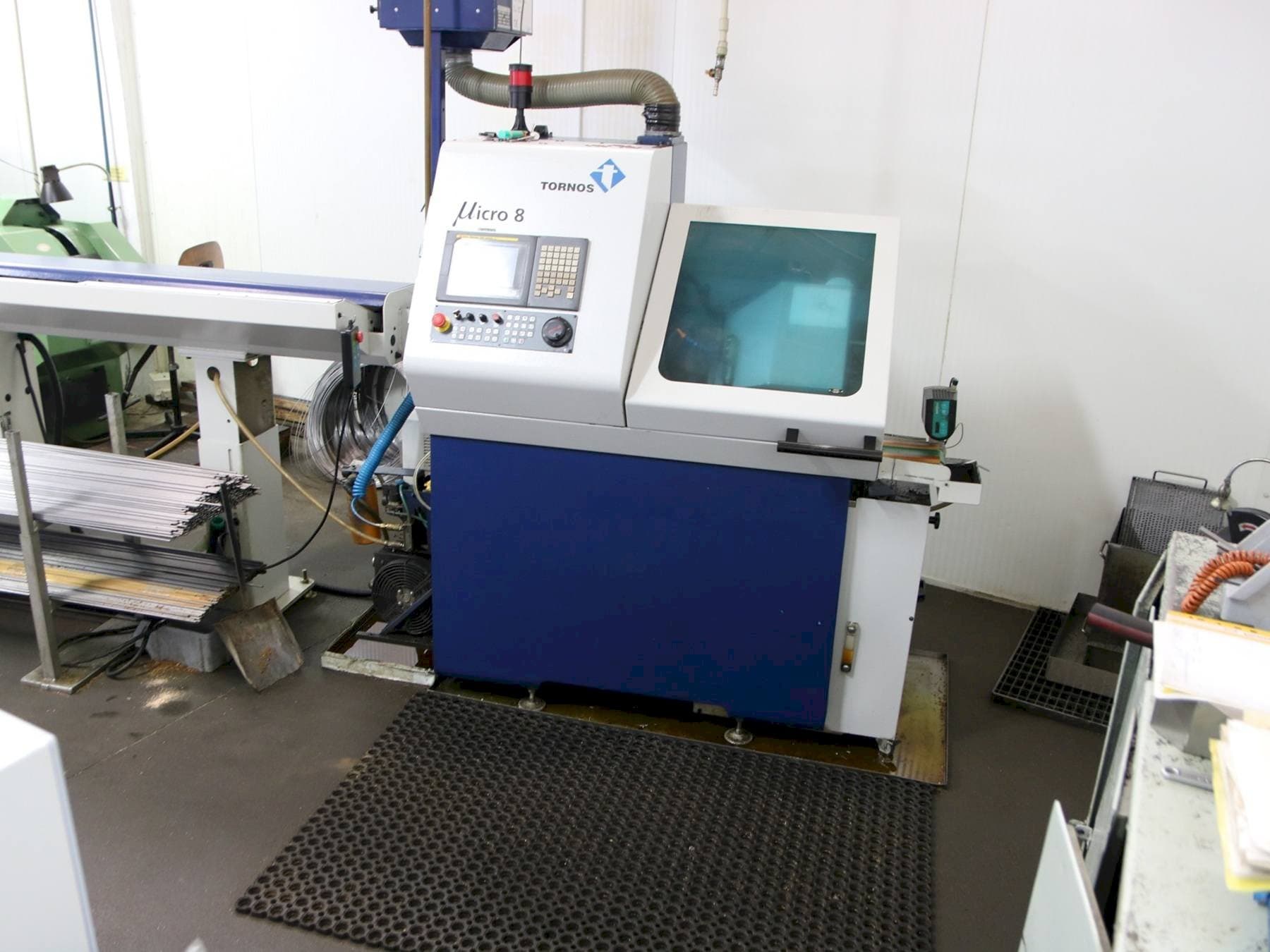 Vista Frontal  da Tornos Micro 8  máquina