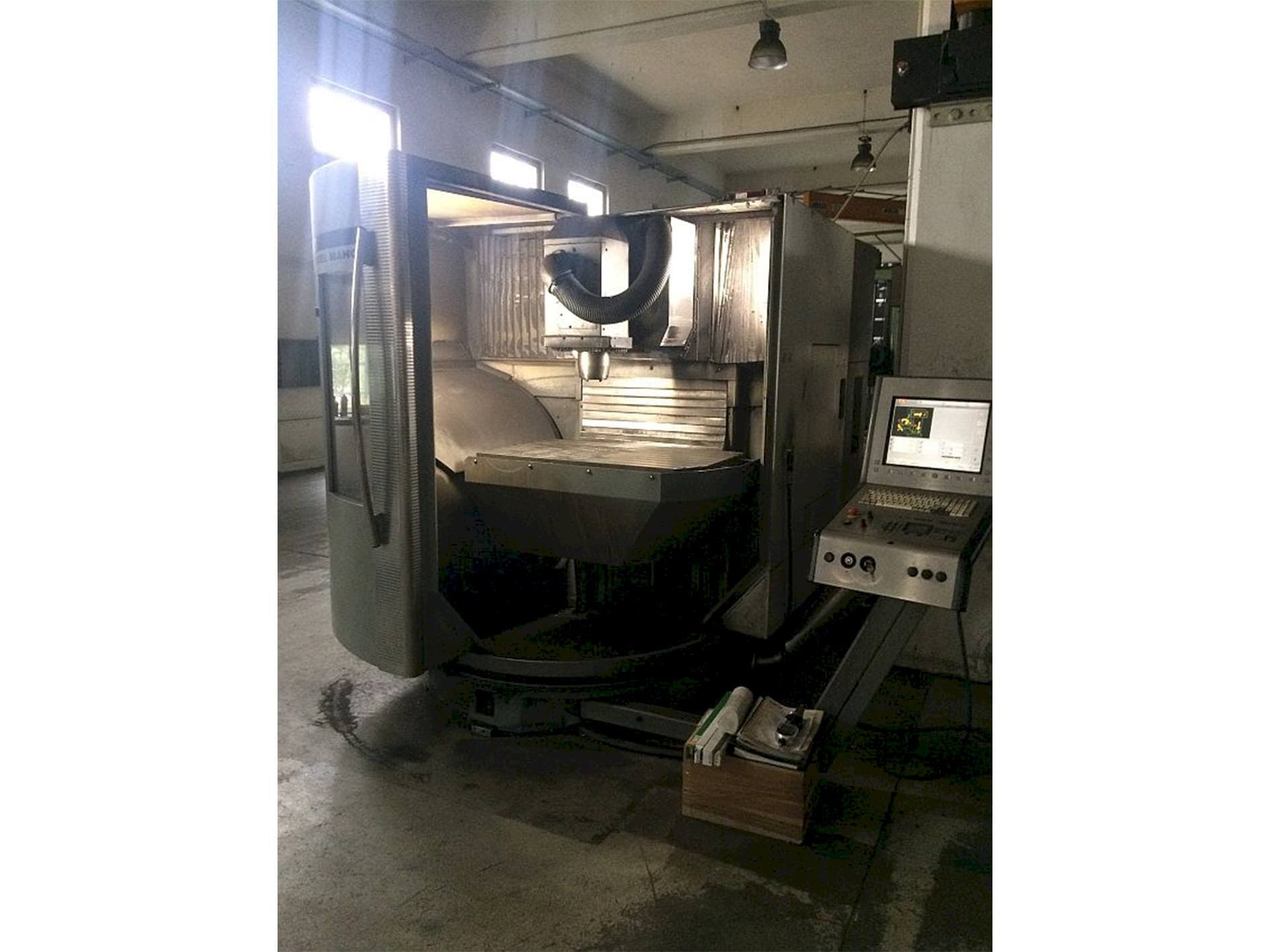 Vista Frontal  da DMG 60T  máquina