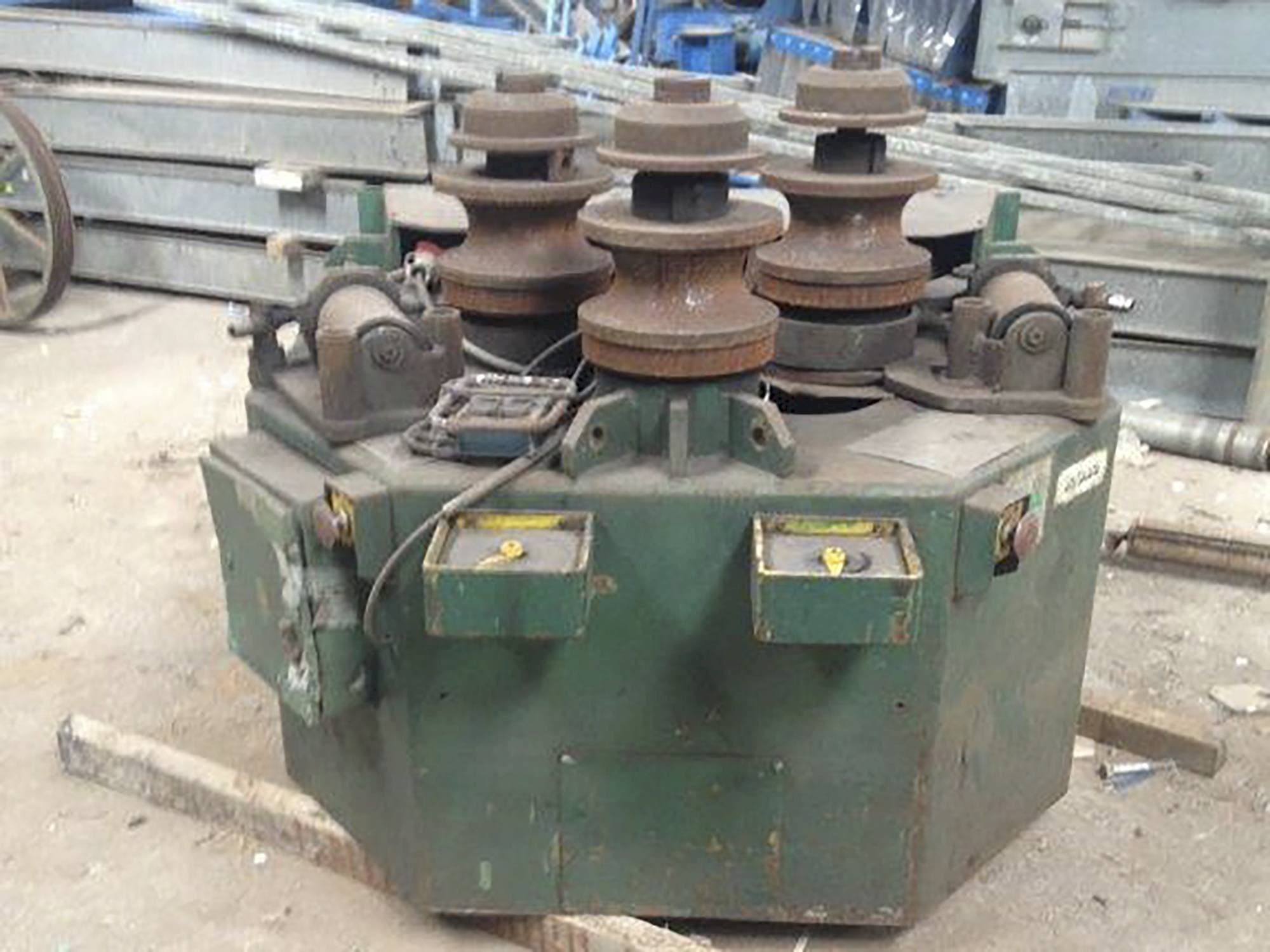 Vista Frontal  da ROUNDO R-5  máquina