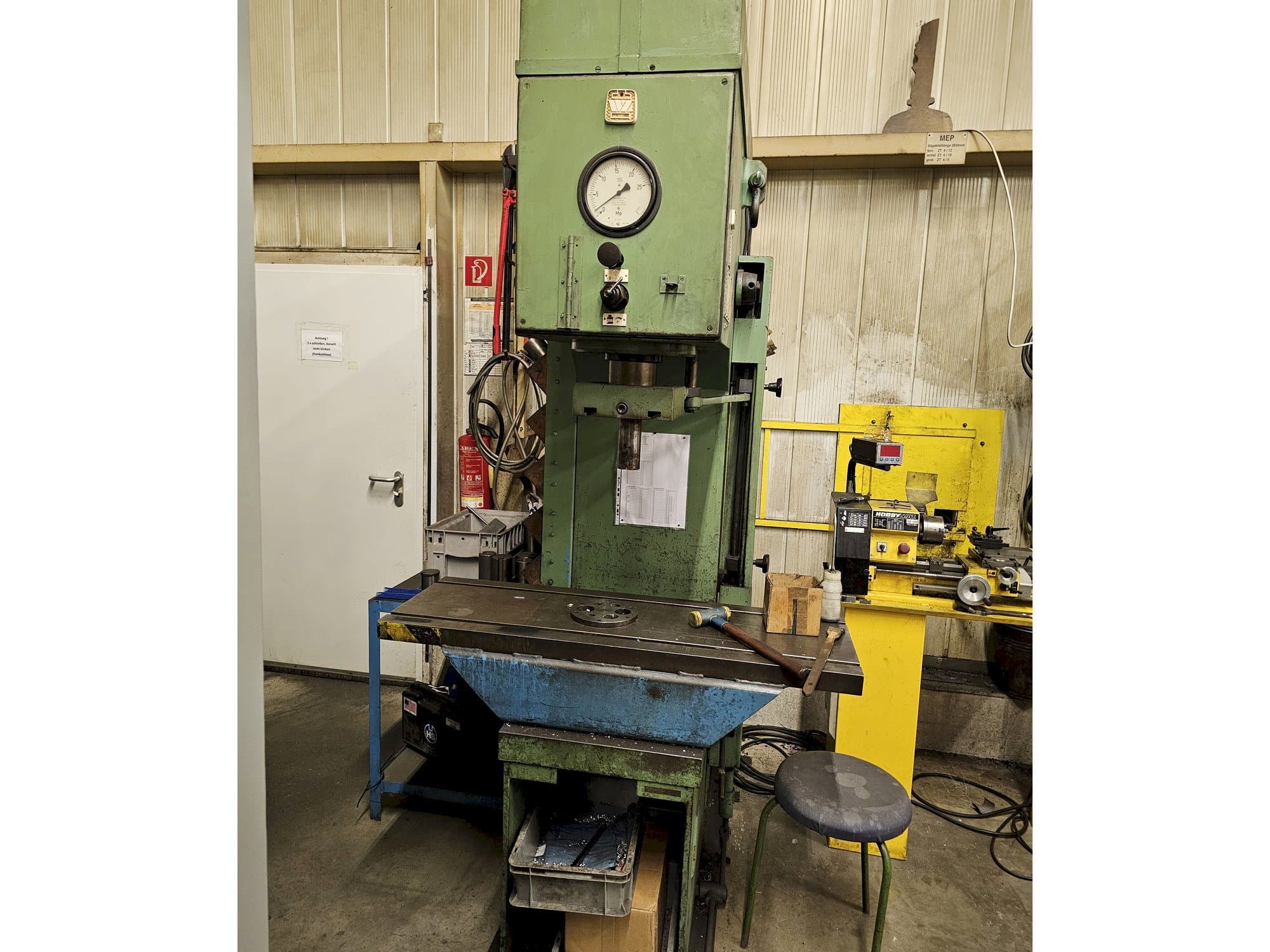 Vista Frontal  da VEB PYE/25/1  máquina