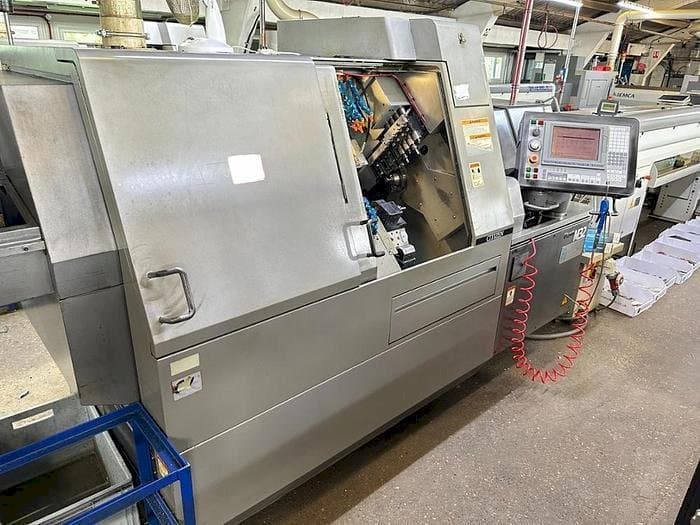 Vista Frontal  da Citizen M32 III  máquina