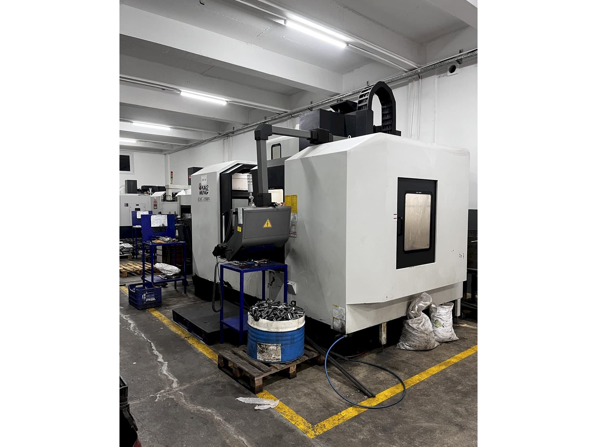 Vista Frontal  da KAOMING KMC 1500V  máquina