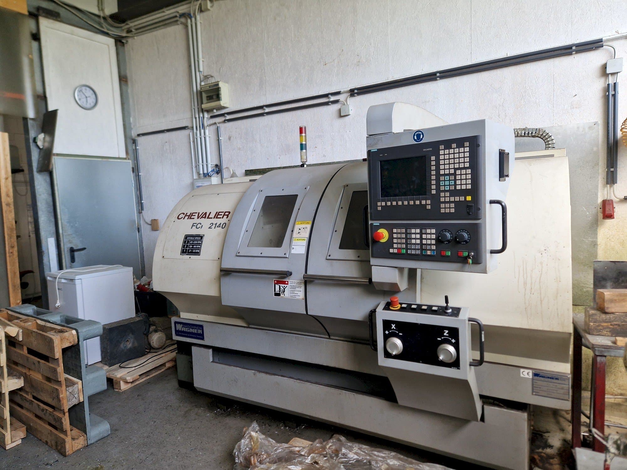 Vista Frontal  da Chevalier FCL 2140 S  máquina