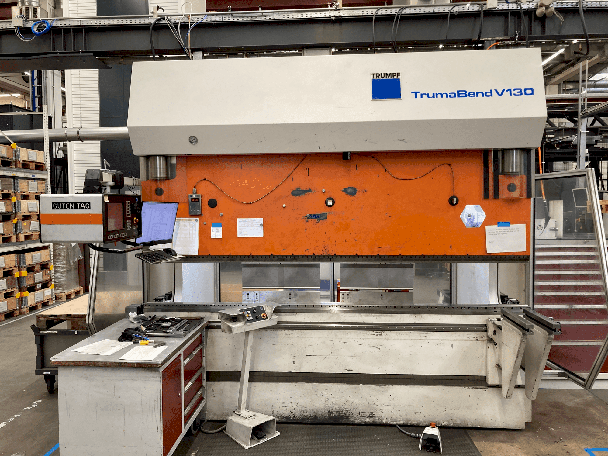 Vista Frontal  da TRUMPF TrumaBend V130  máquina