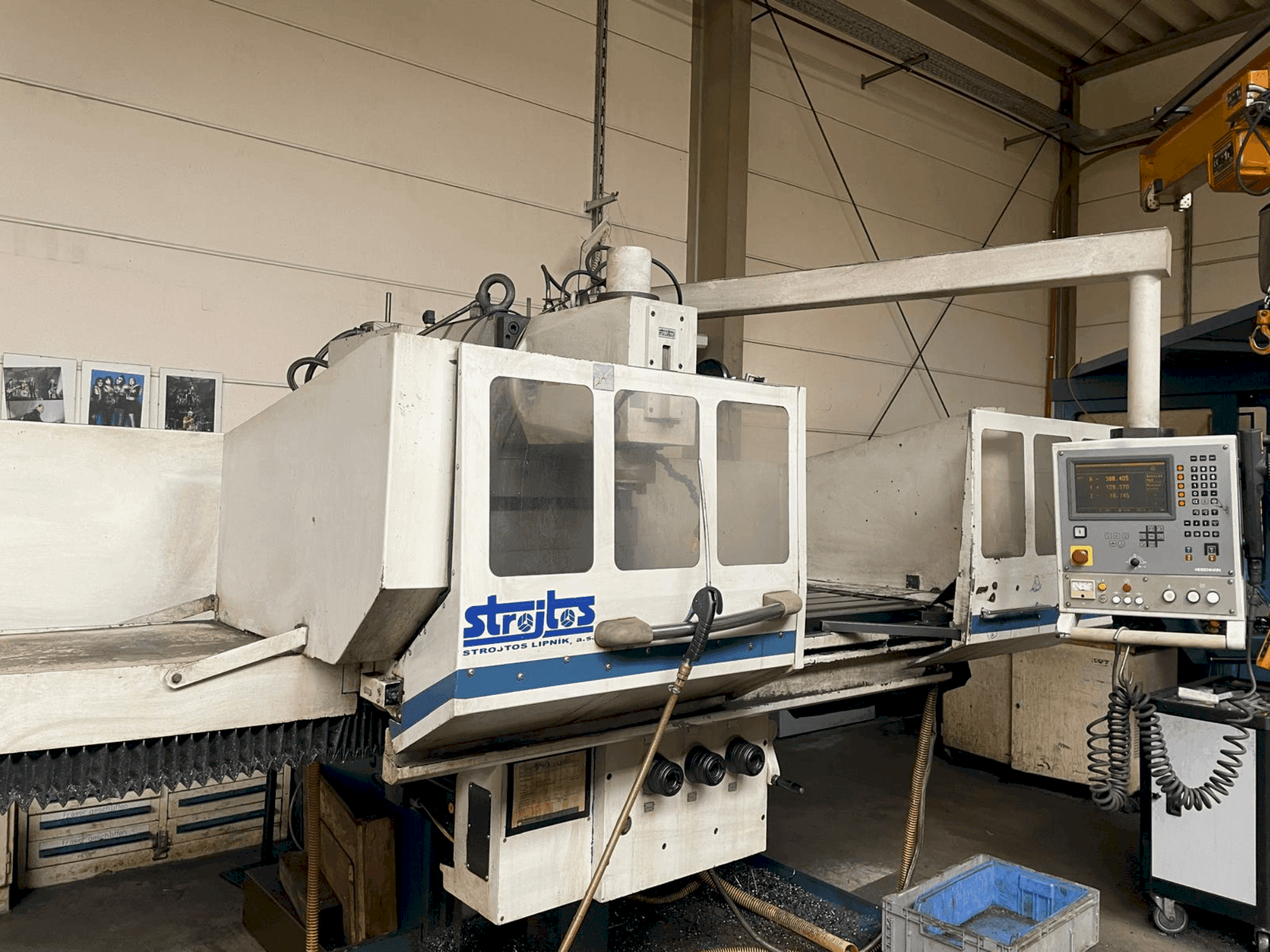 Vista Frontal  da Strojtos  FGS 63 NCP  máquina