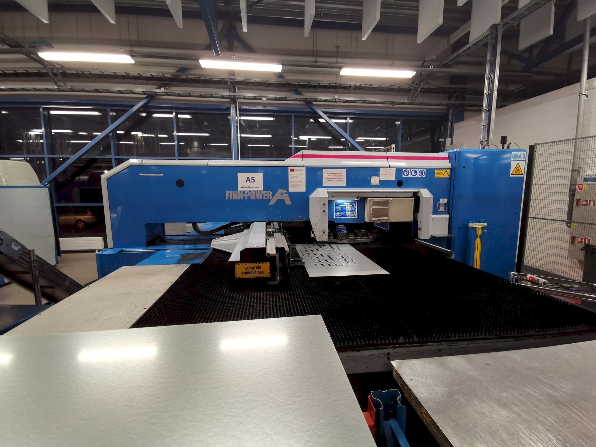 Vista Frontal  da Finn-Power A5-20SB  máquina