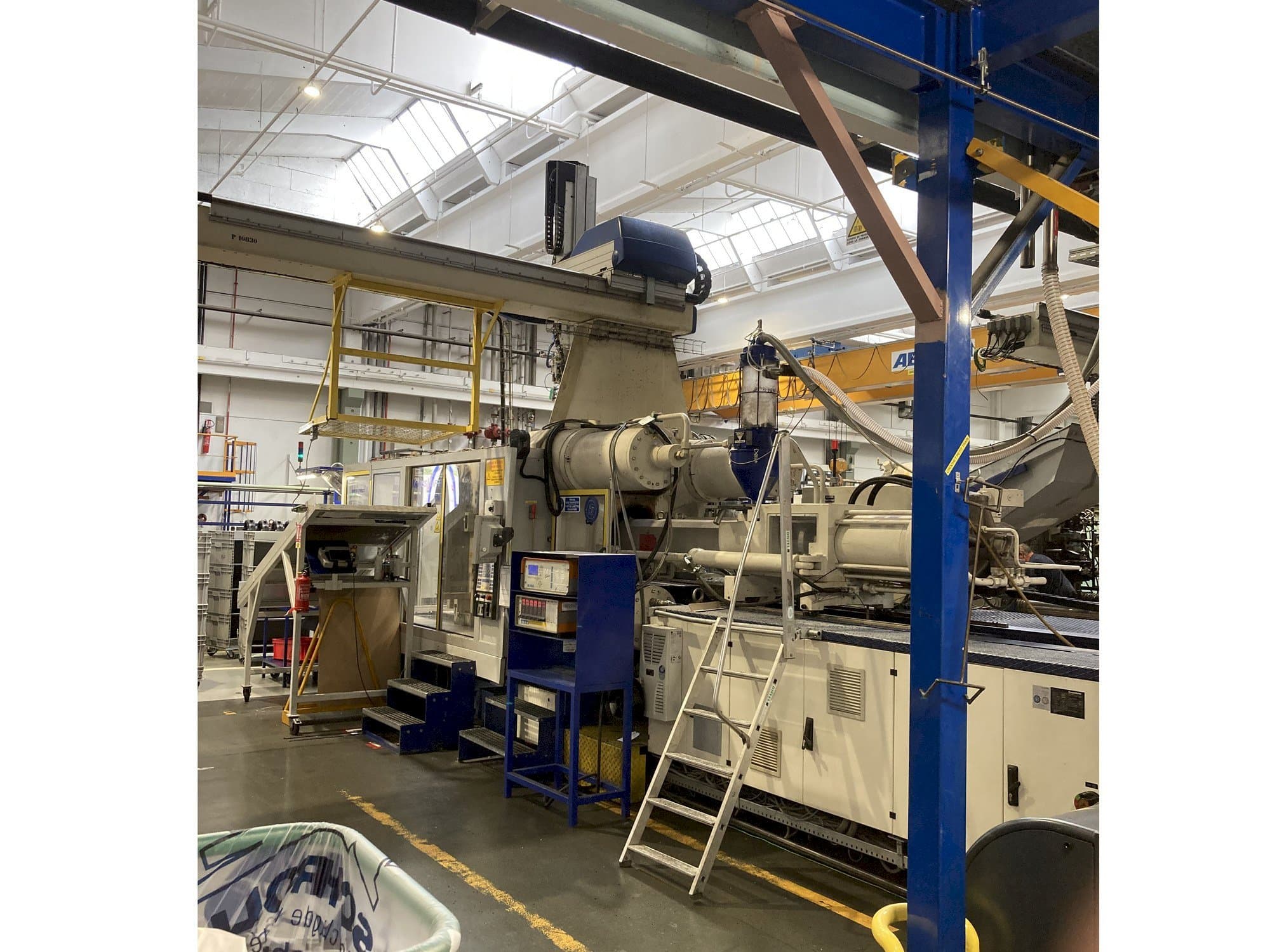 Vista Frontal  da Krauss Maffei 650 – 2700 C1  máquina