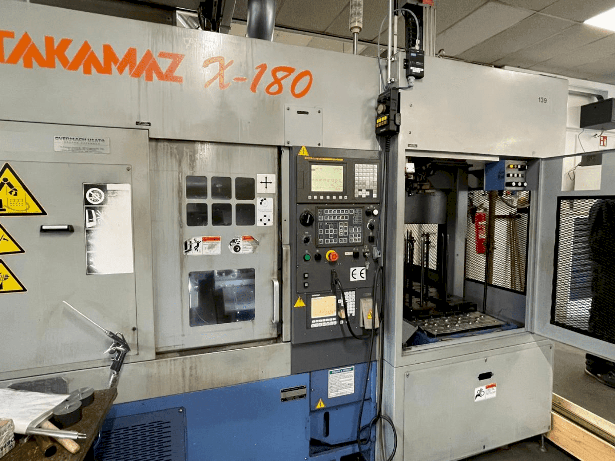 Vista Frontal  da Takamaz X-180  máquina