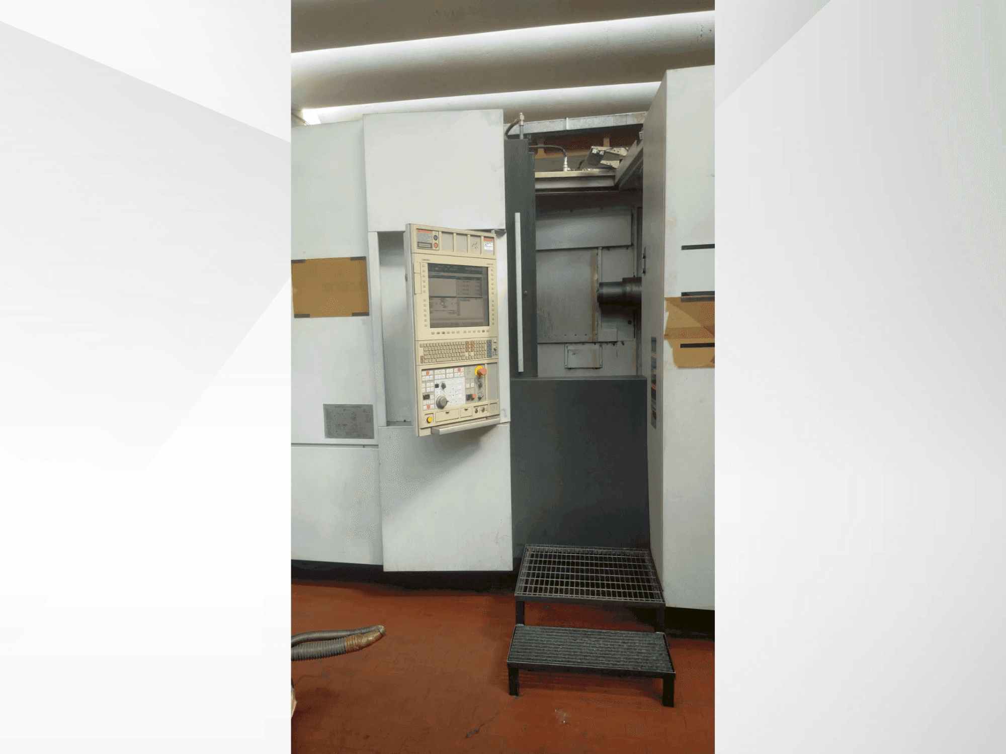 Vista Frontal  da MORI SEIKI NH 5000/40 DCG  máquina