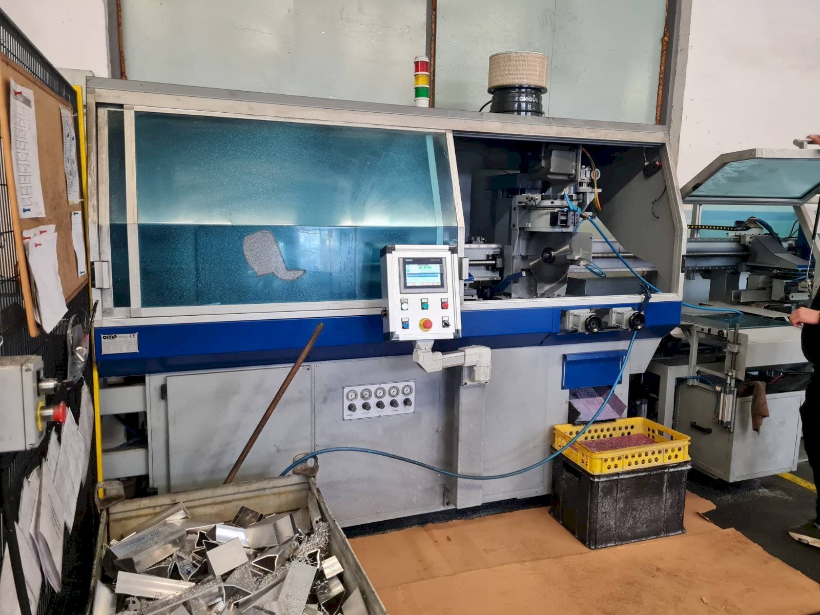 Vista Frontal  da OMP EURO 400 CMCNPRL  máquina