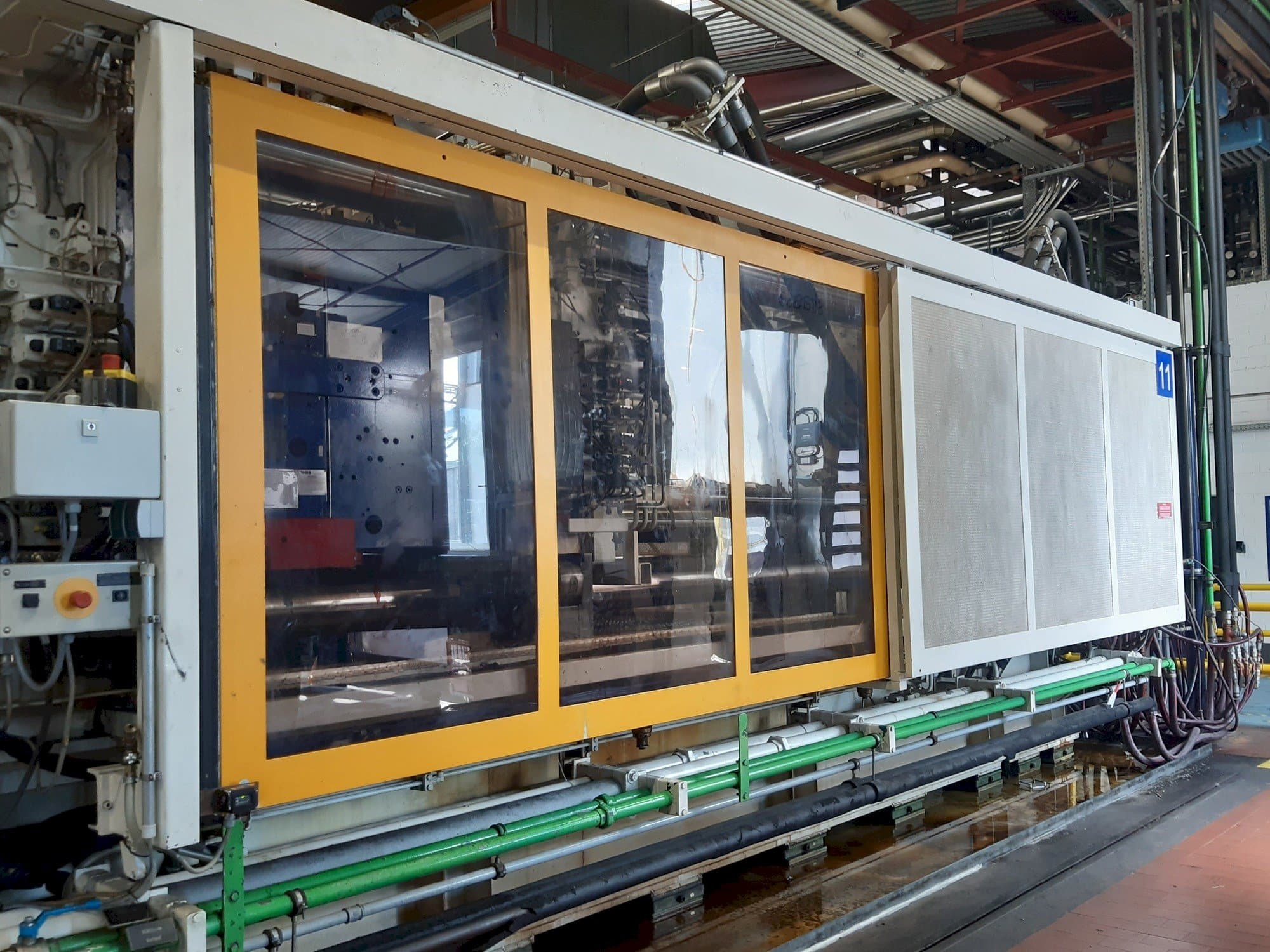 Vista Frontal  da Krauss Maffei 1300-8000 M  máquina