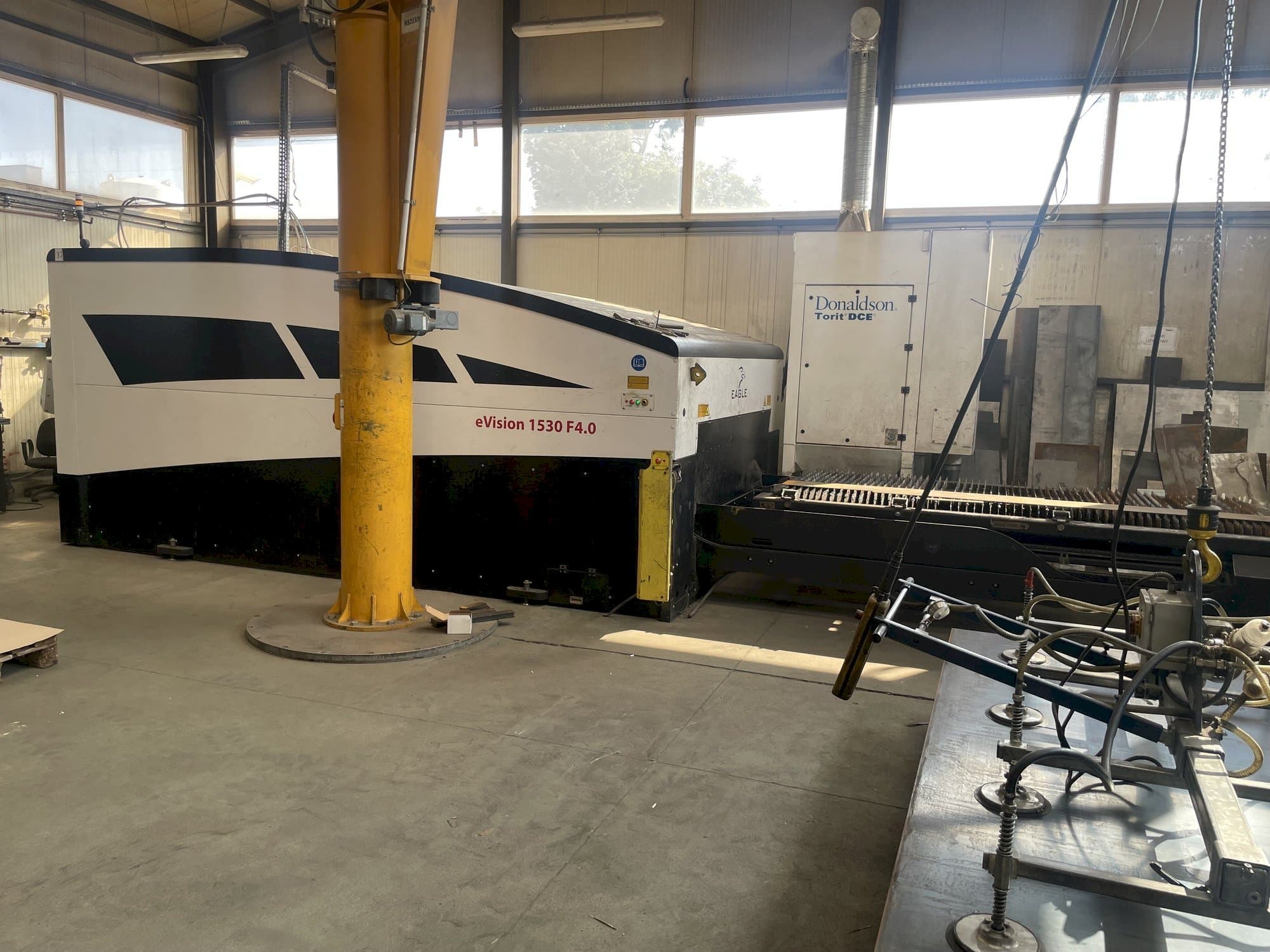 Vista Frontal  da EAGLE eVision 1530 F4.0  máquina