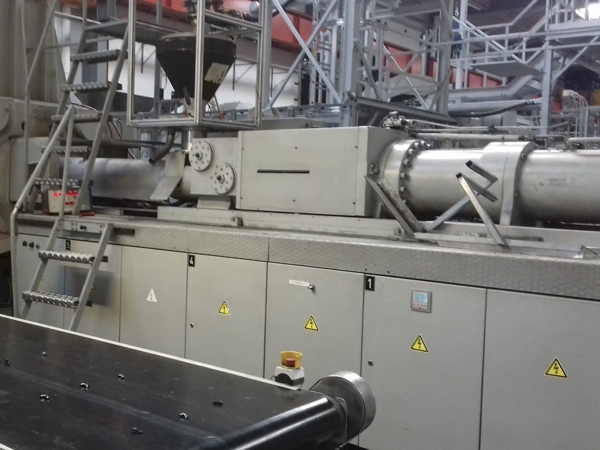 Vista Lateral Direita  da Krauss Maffei 650-4350 BM  máquina