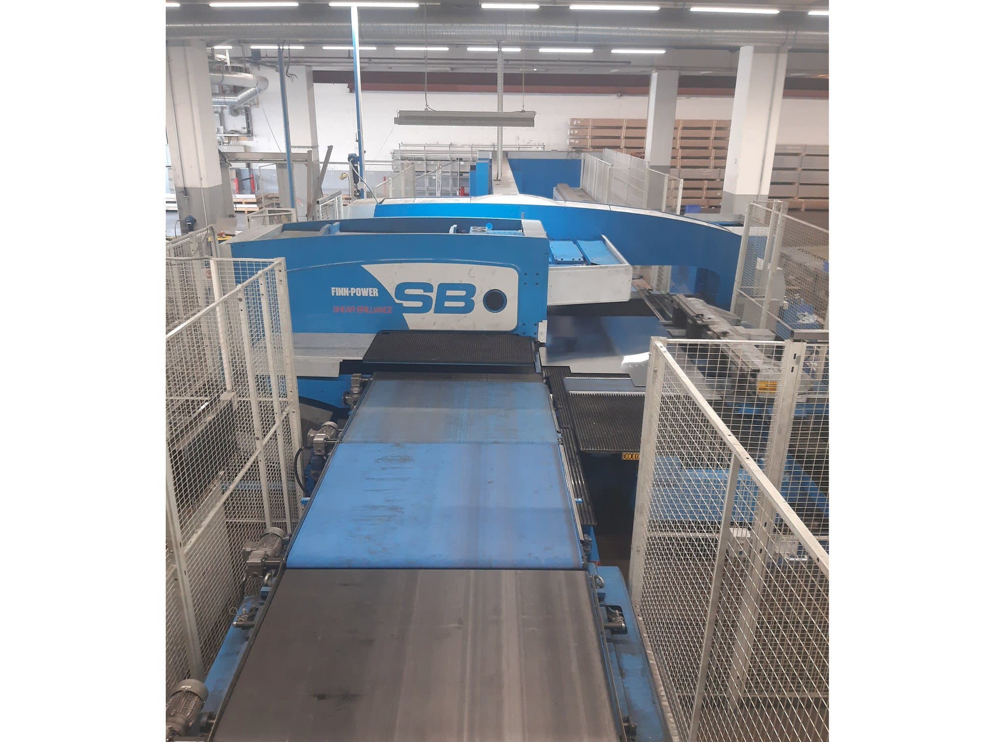 Vista Frontal  da Prima Power SB8  máquina