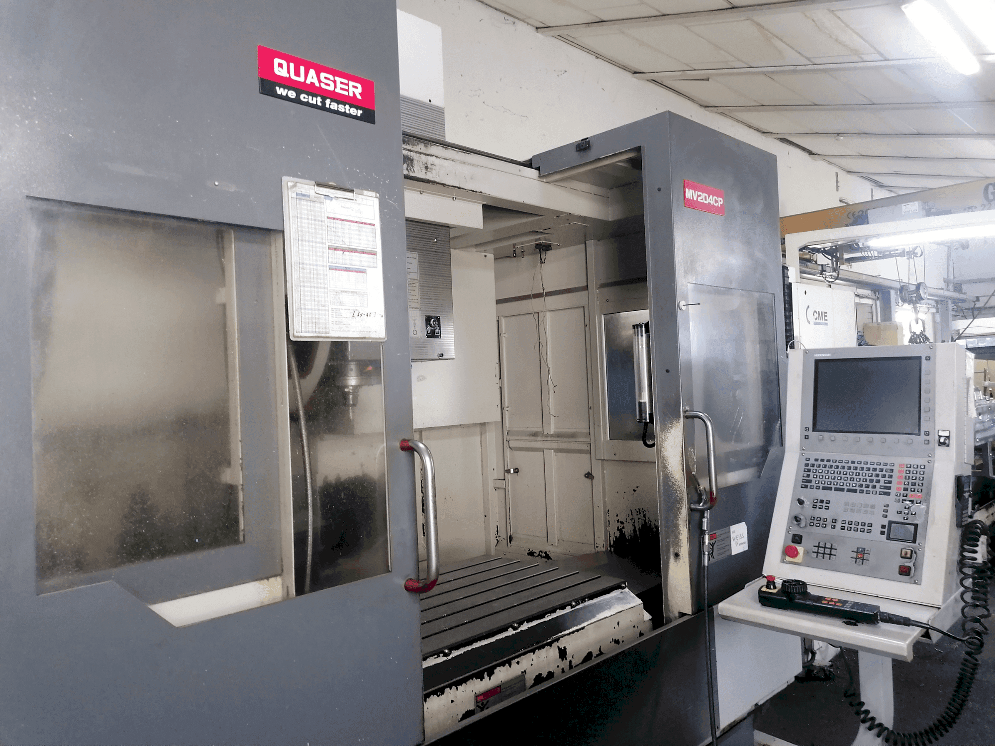 Vista Frontal  da Quaser MV 204 CP  máquina