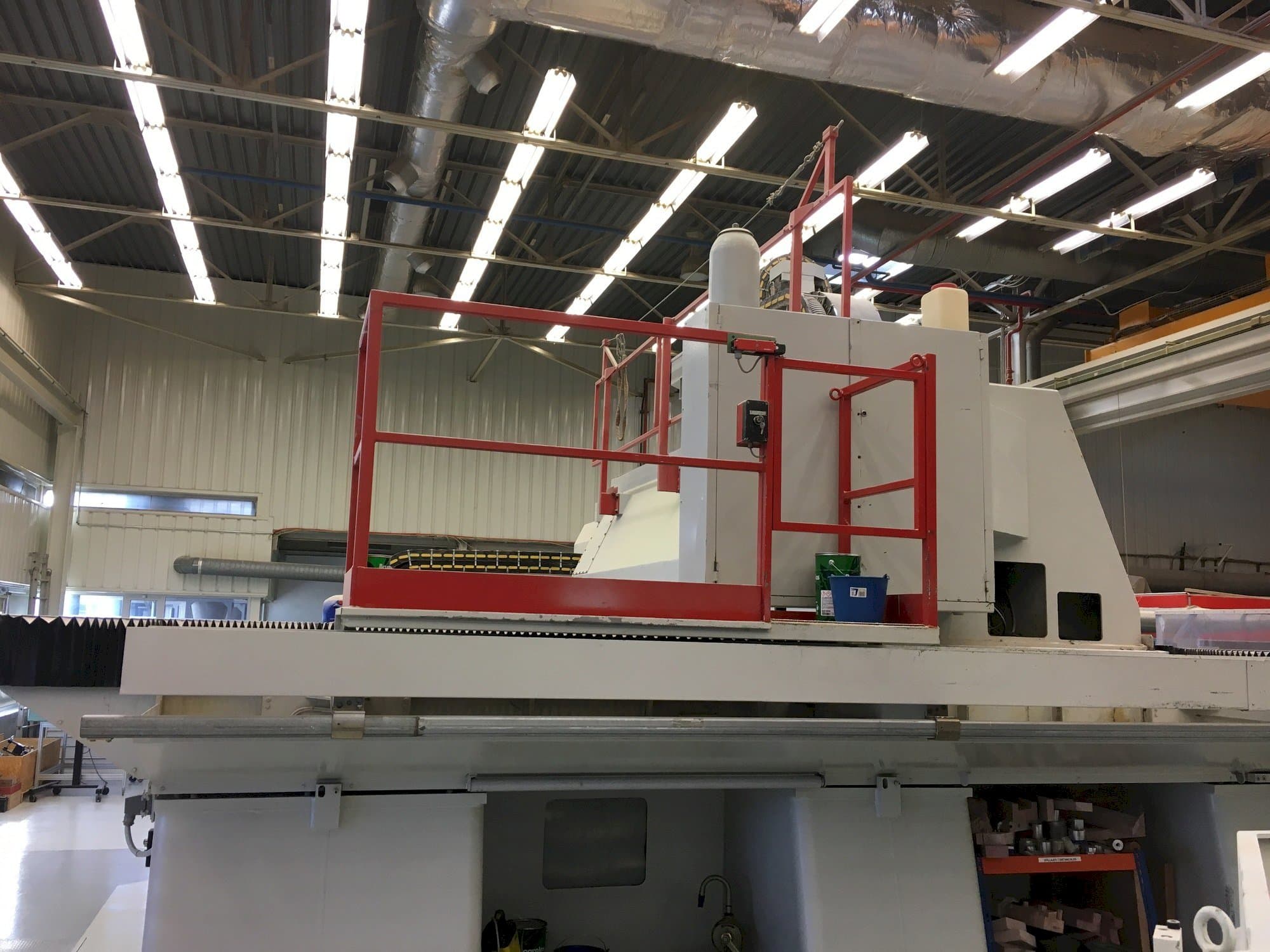 Vista Frontal  da Forest Line Minumac II 305 TH  máquina