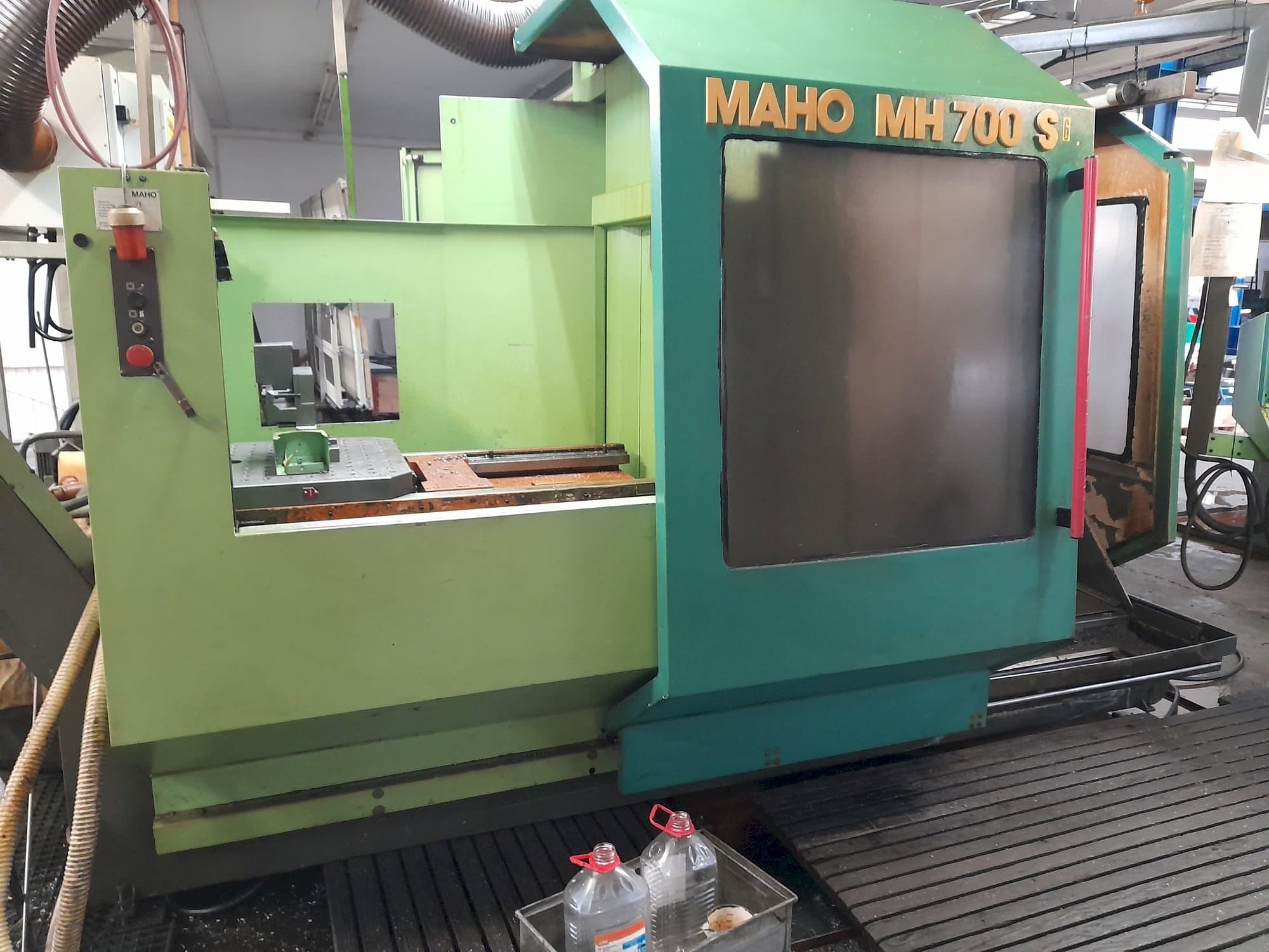 Vista Lateral Esquerda  da MAHO MH 700 S  máquina