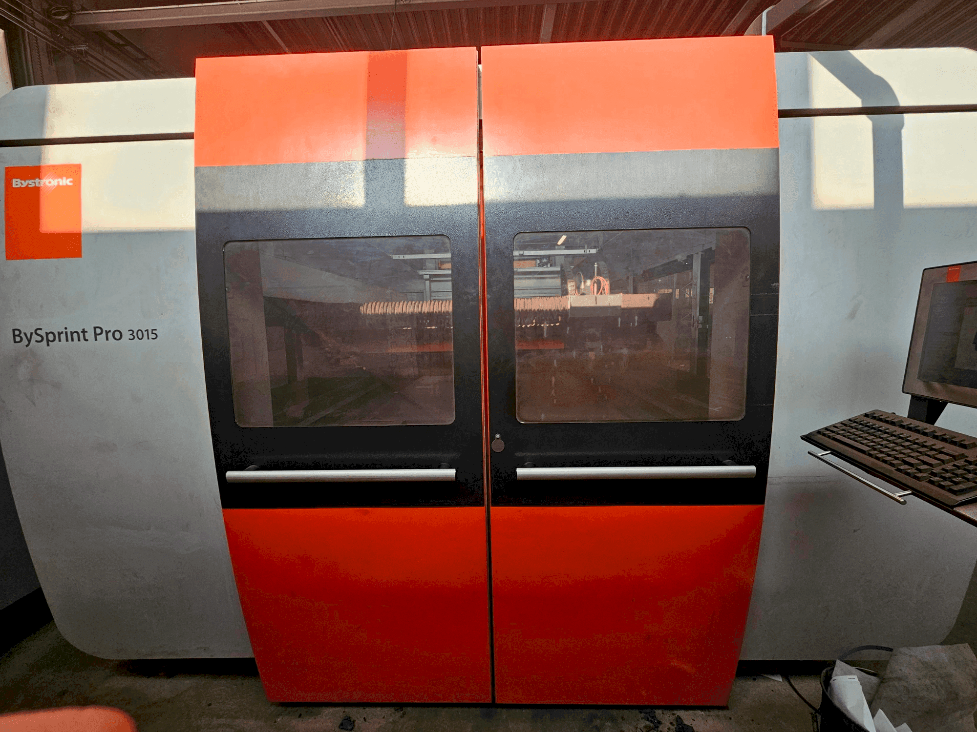 Vista Frontal  da Bystronic Bysprint Pro 3015  máquina