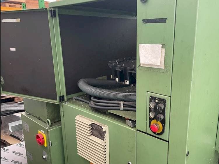 Vista Frontal  da DECKEL FP4AT  máquina