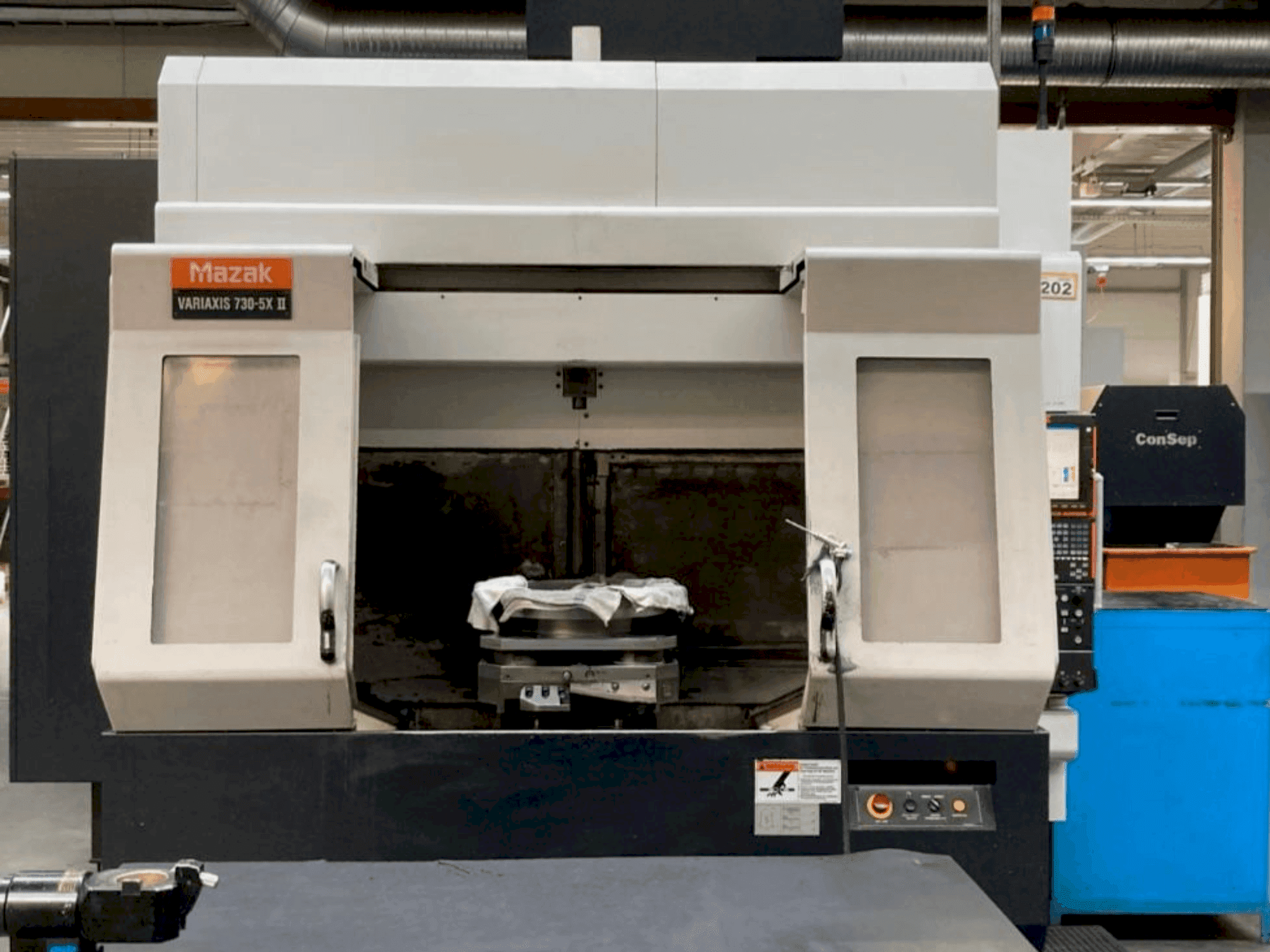 Vista Frontal  da Mazak VARIAXIS 730/5X II  máquina