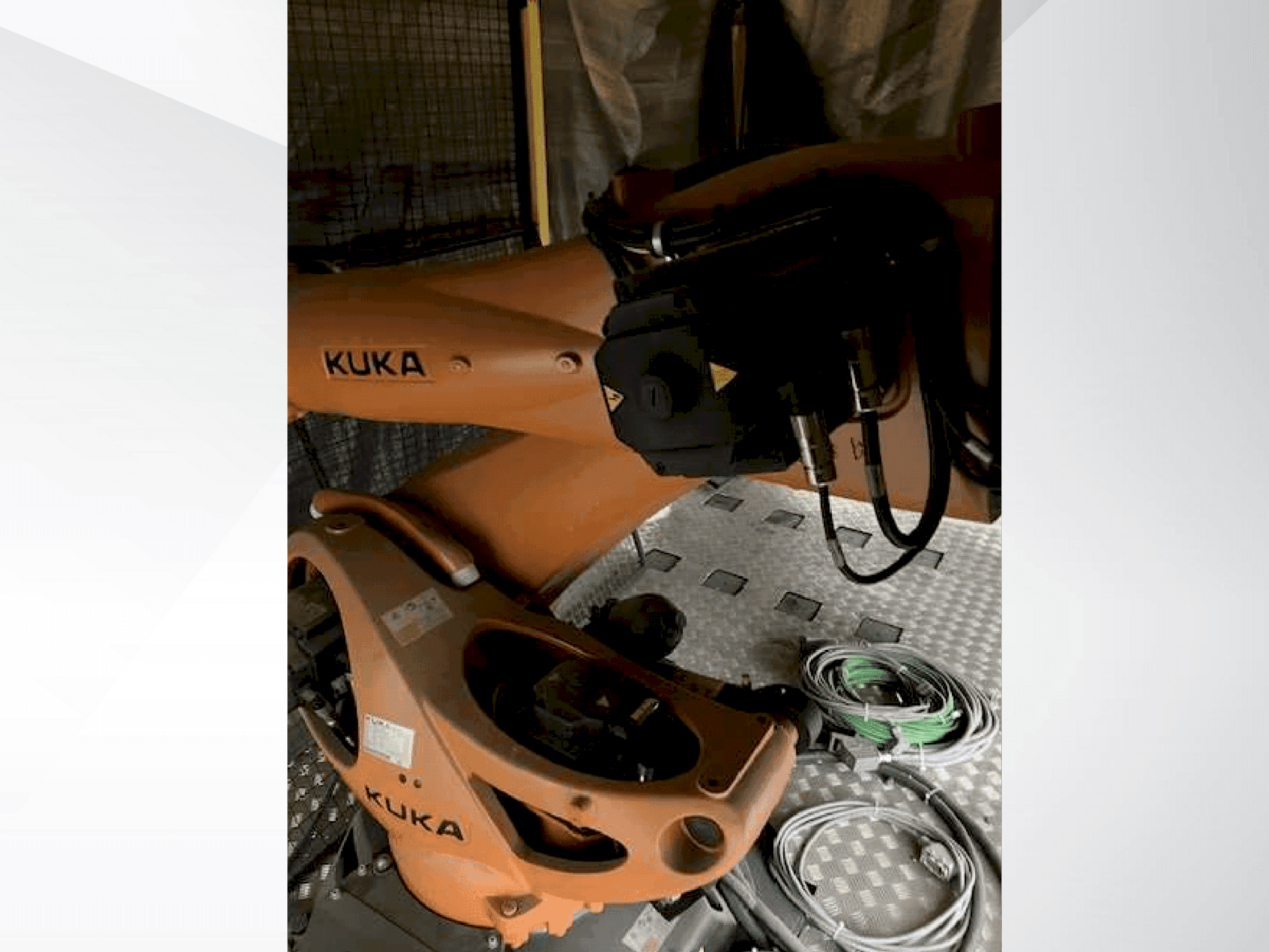 Vista Frontal  da KUKA KR 210 R2700 extra (2018)  máquina