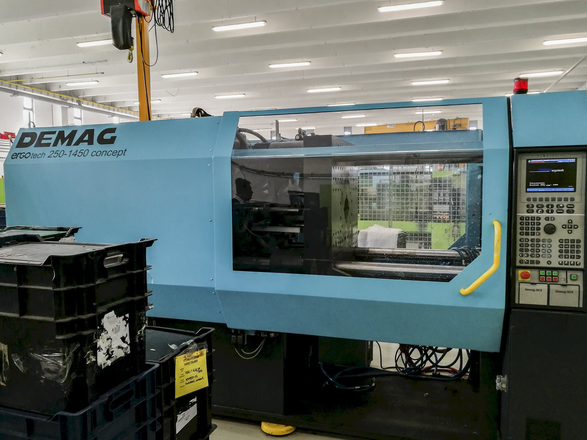 Vista Frontal  da DEMAG Ergotech concept 2500-1450  máquina
