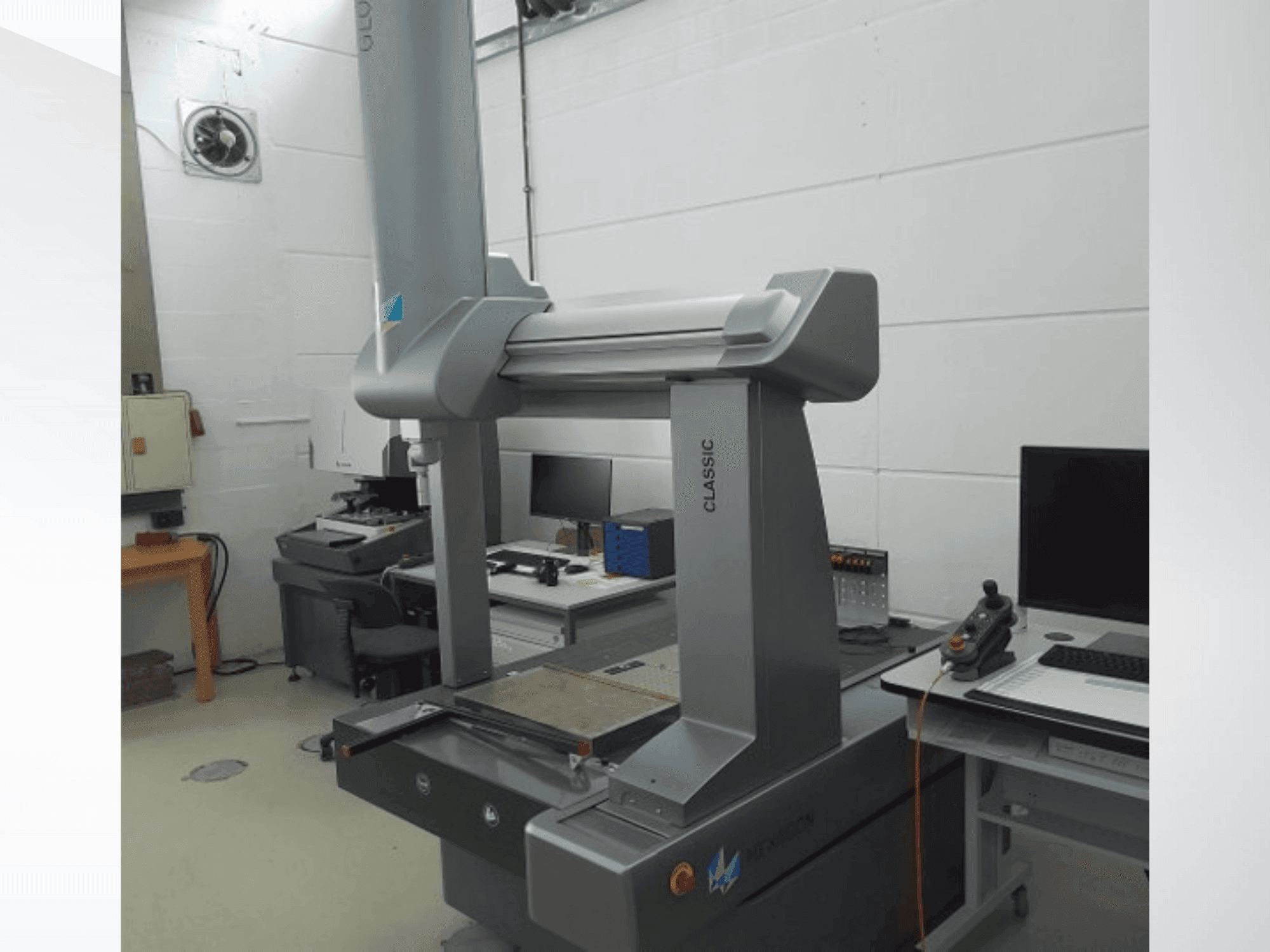 Vista Frontal  da Hexagon GLOBAL CLASSIC  máquina