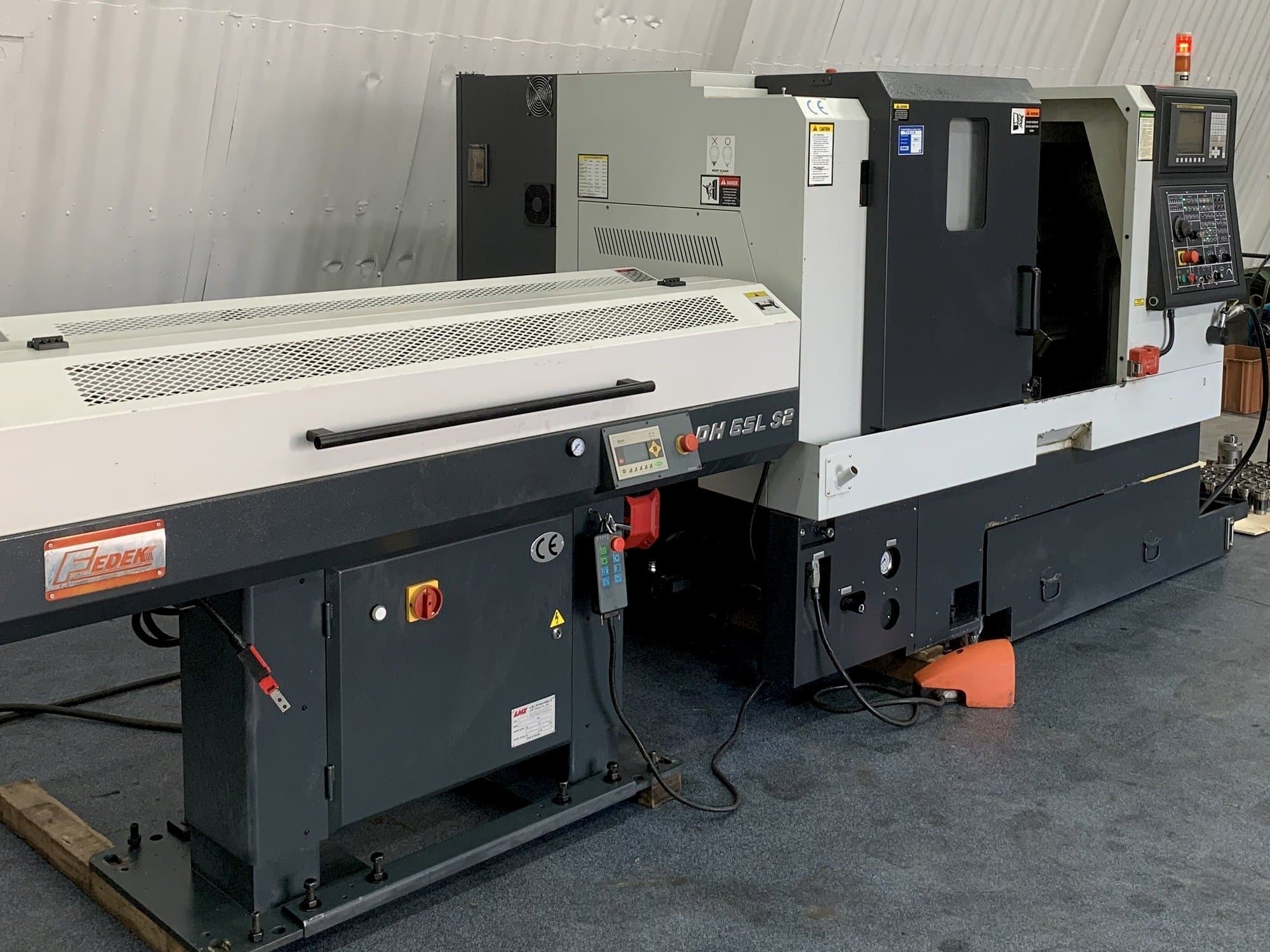 Vista Frontal  da Leadwell T-6  máquina