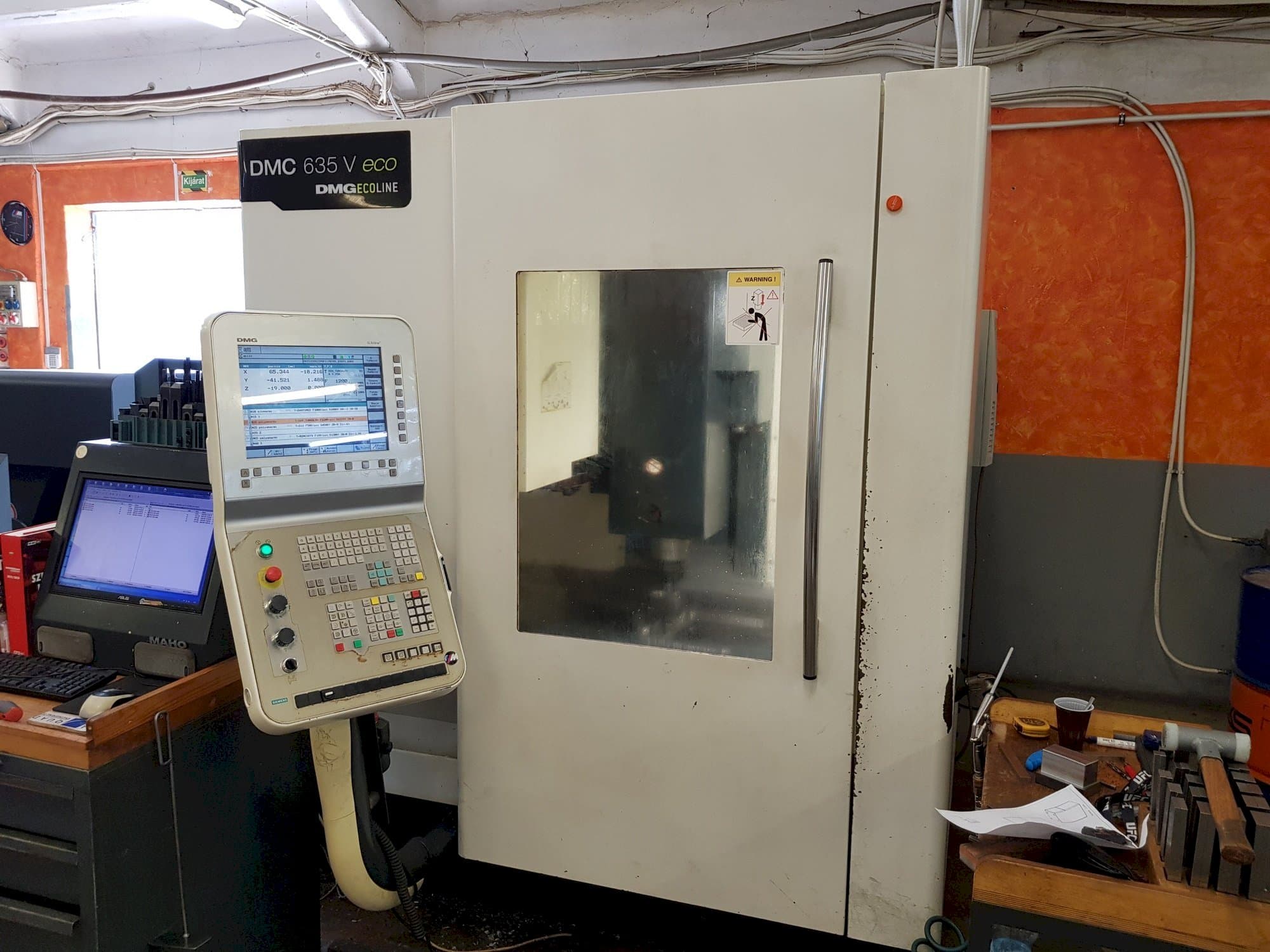 Vista Frontal  da DMG DMC 635 V eco  máquina