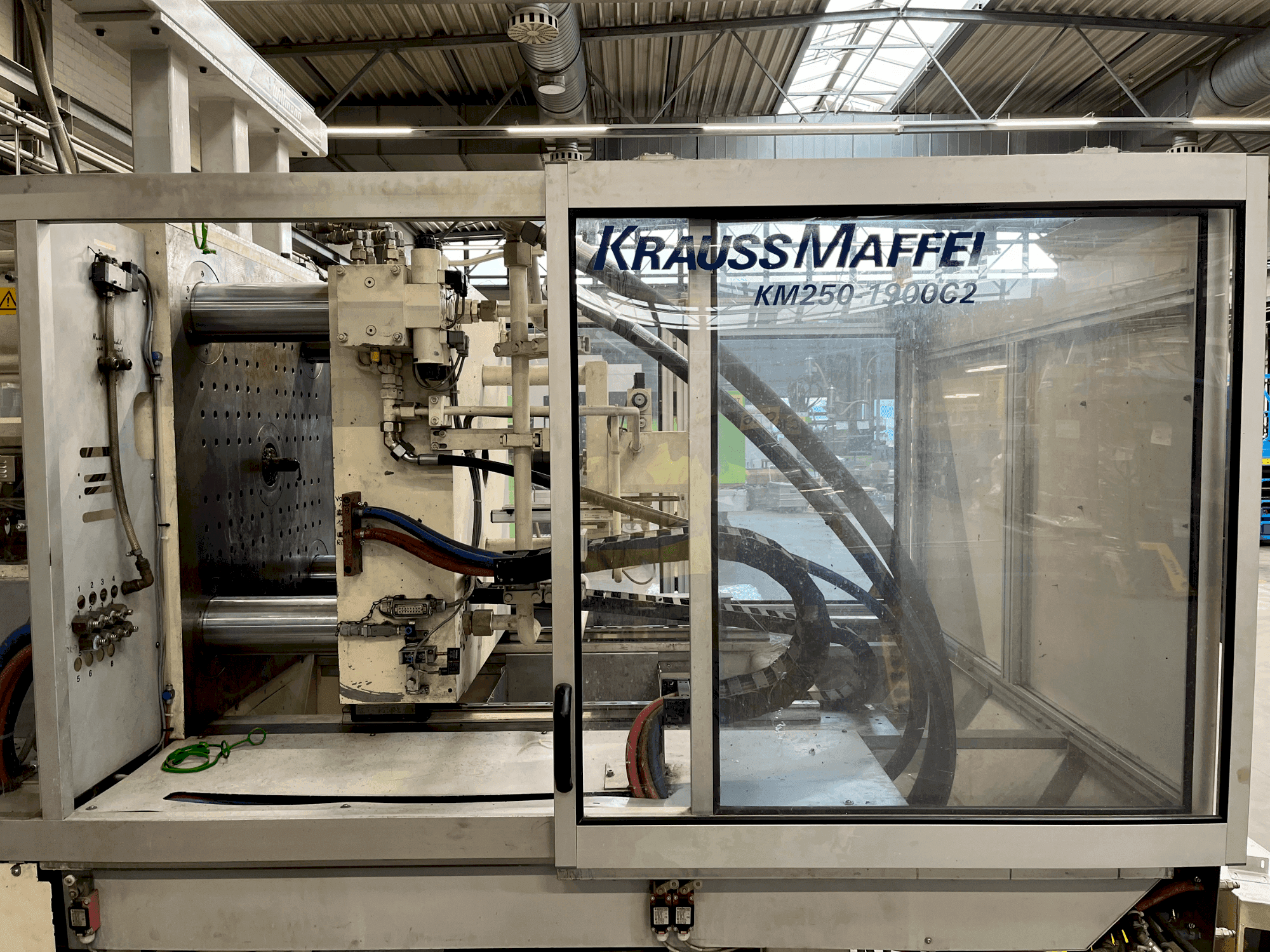 Vista Frontal  da Krauss Maffei 250-1900 C2  máquina