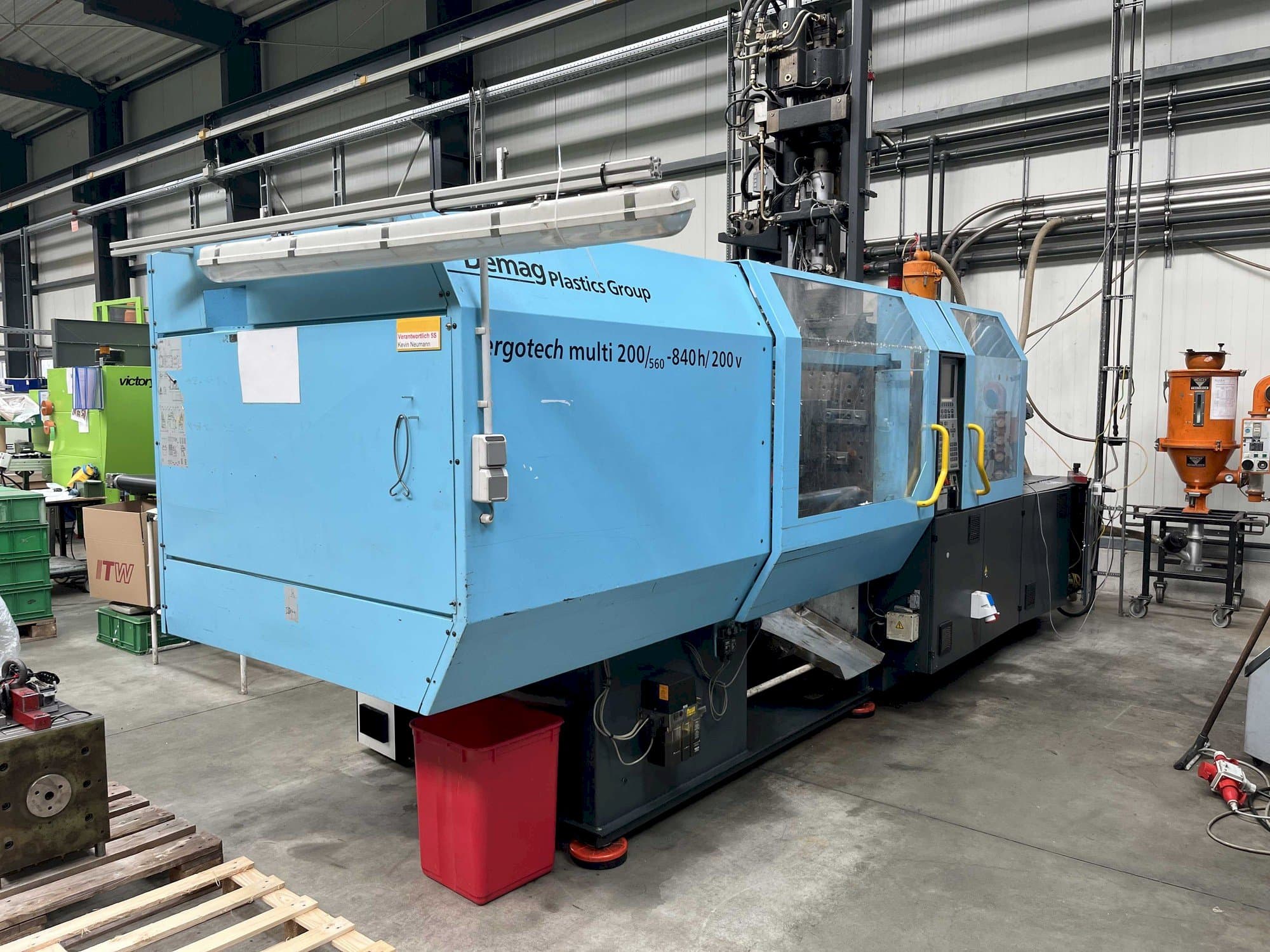 Vista Frontal  da DEMAG Ergotech multi 200/560 - 840h/200V  máquina